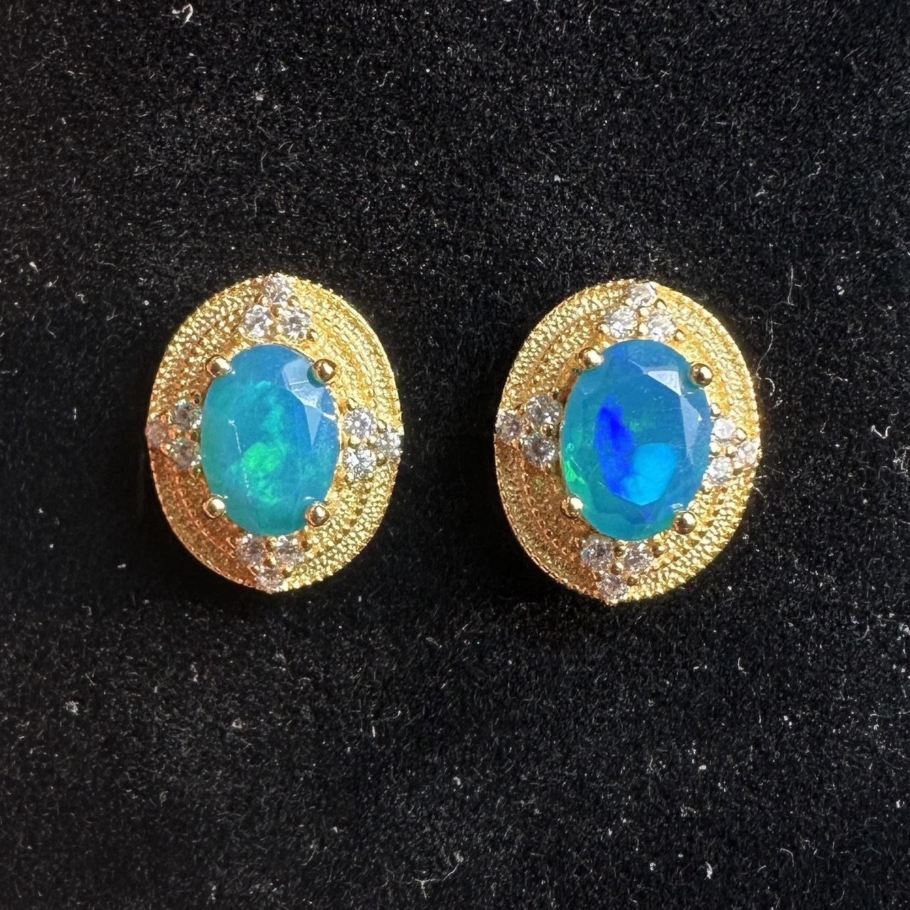 T81蛋白石金色耳環