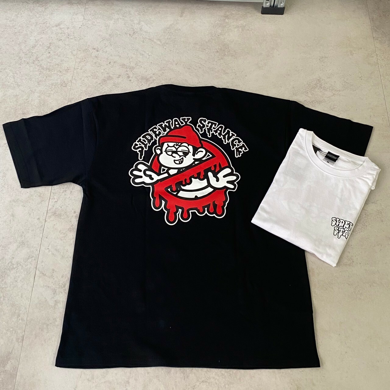 Sideway Stance 紅帽男孩印刷短Tee SIDE23-070