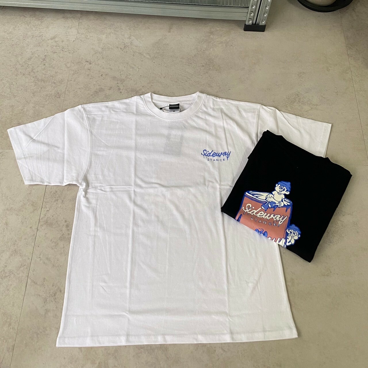 Sideway Stance 小男孩印刷短Tee SIDE23-086