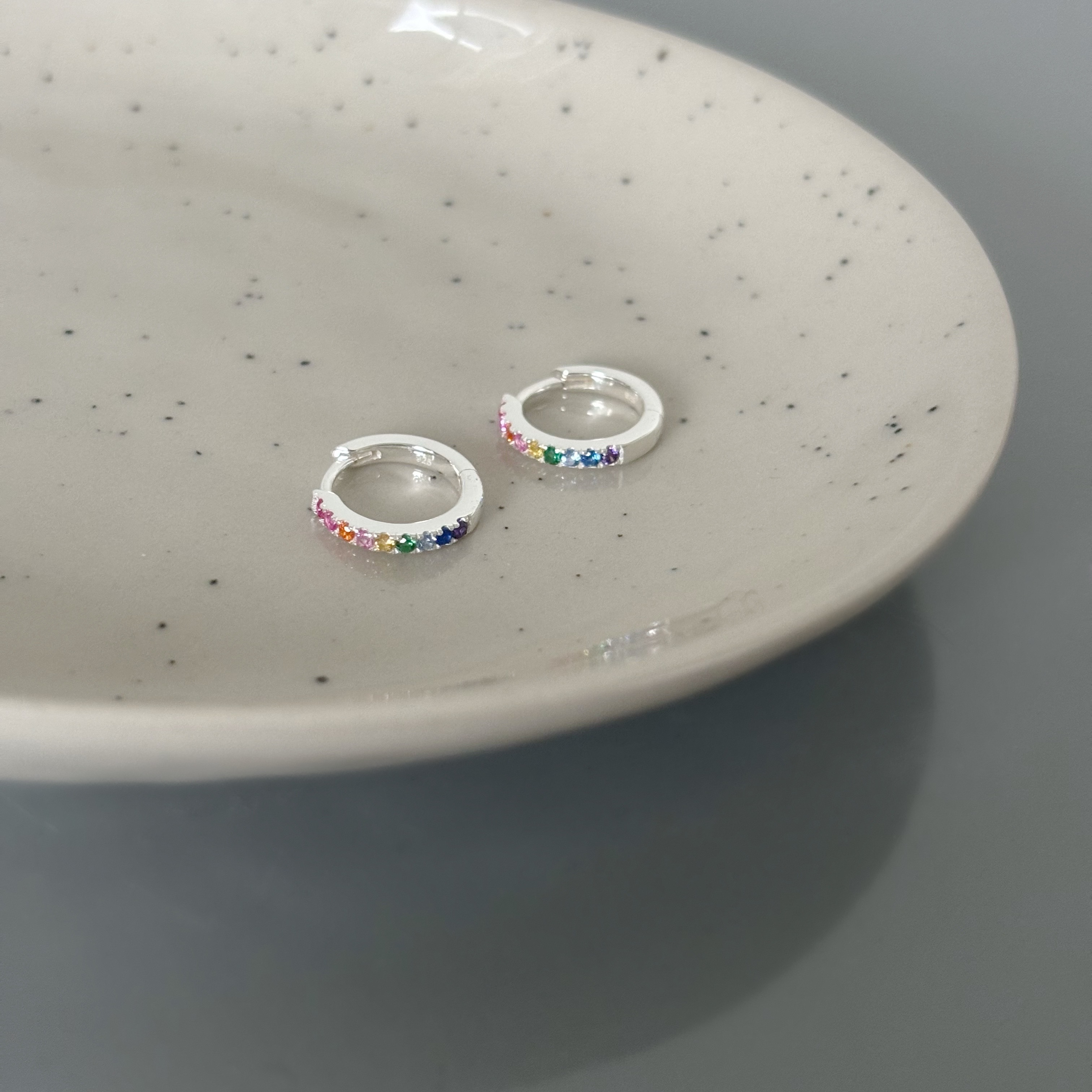 彩虹鋯石扣式耳圈
