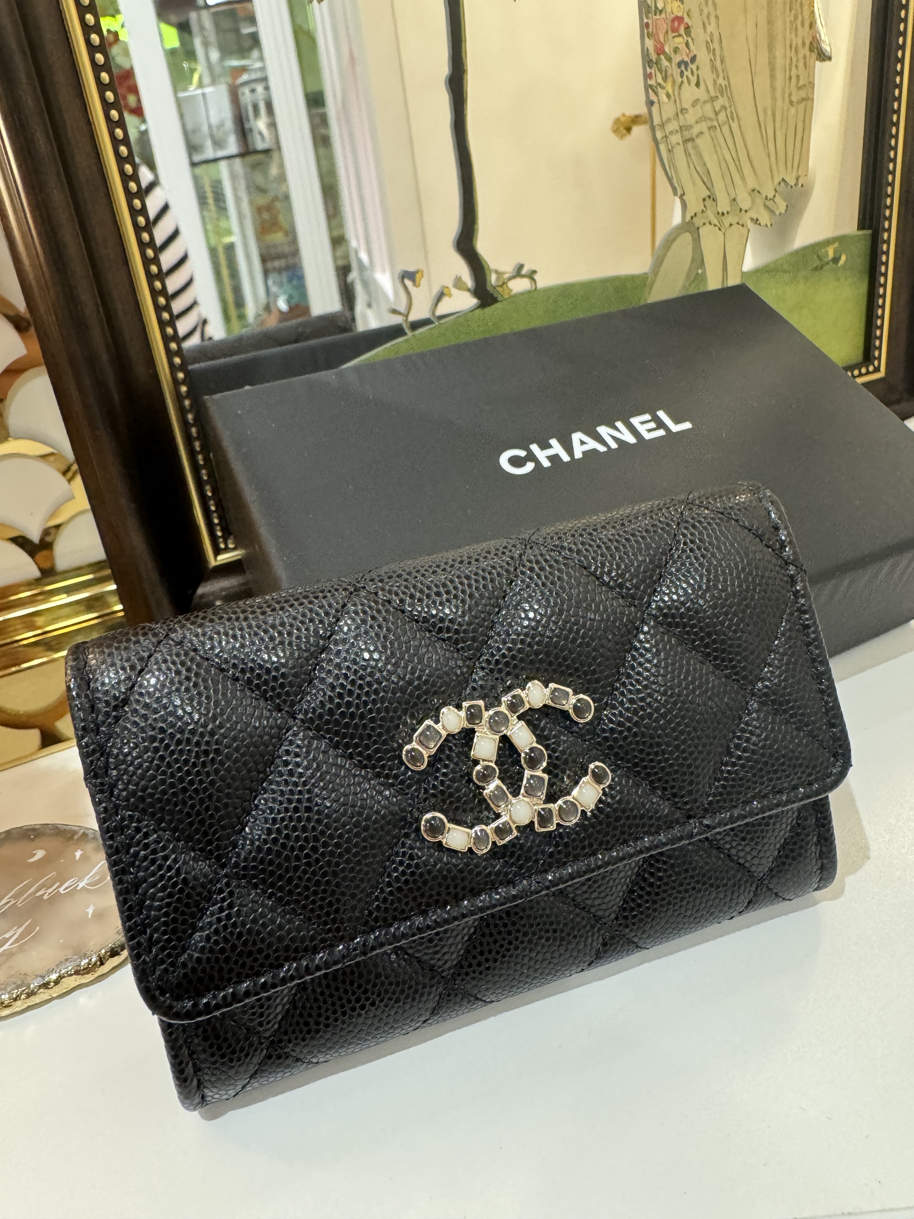 Chanel 黑白扣卡包