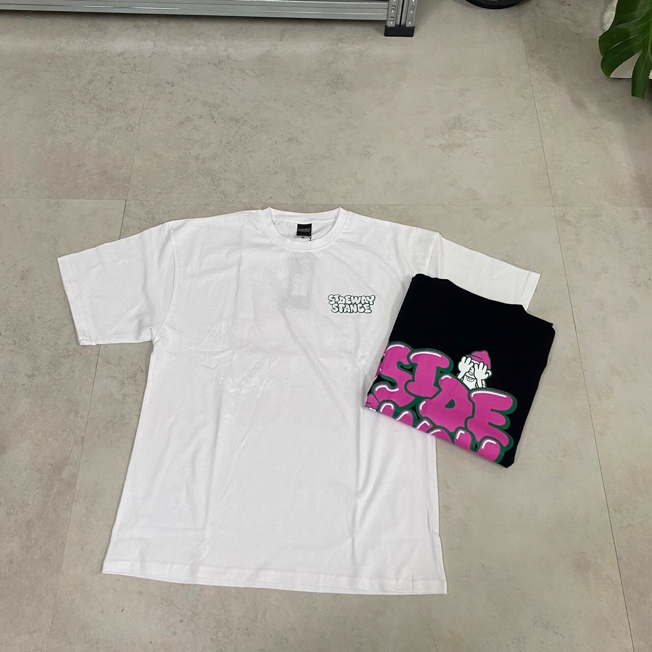 Sideway Stance 泡泡字體印刷短Tee SIDE23-065