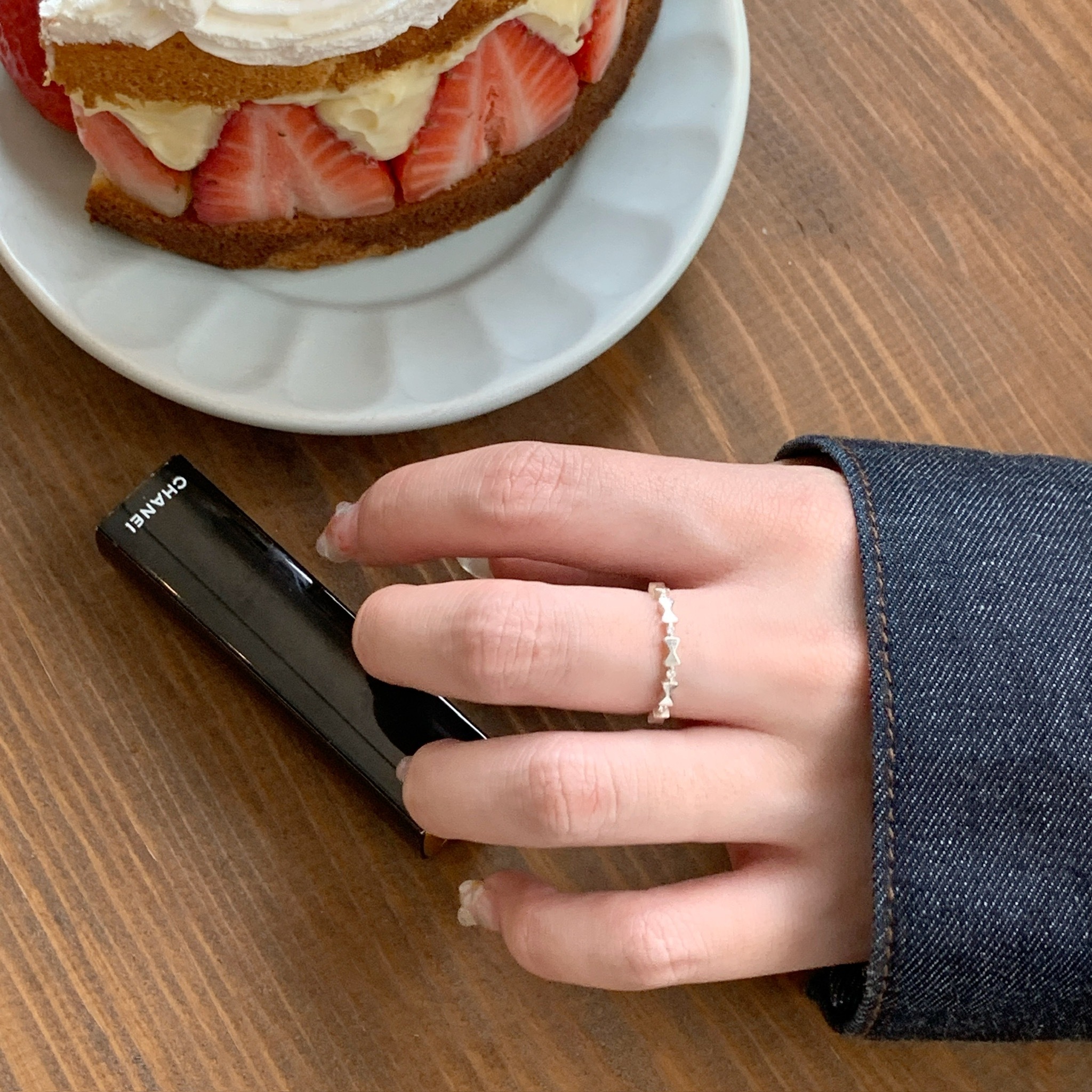 簡約蝴蝶結鋯石戒指