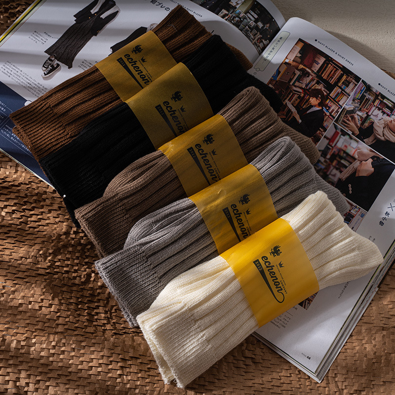 衣櫃裡總是少不了一雙好穿的純色系襪款吧!!