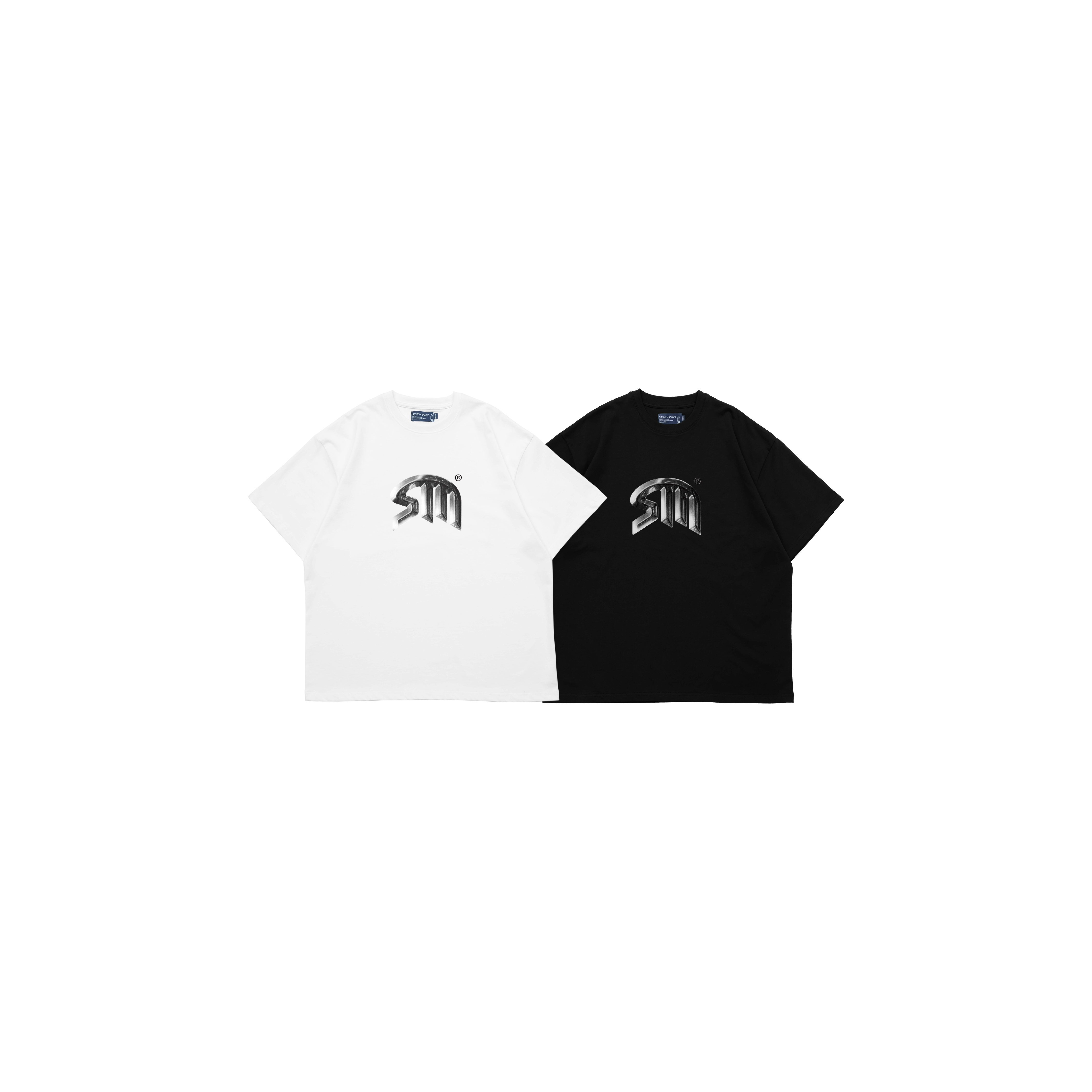SIMON MADE TS-24381 金屬 LOGO 碰拳 短T