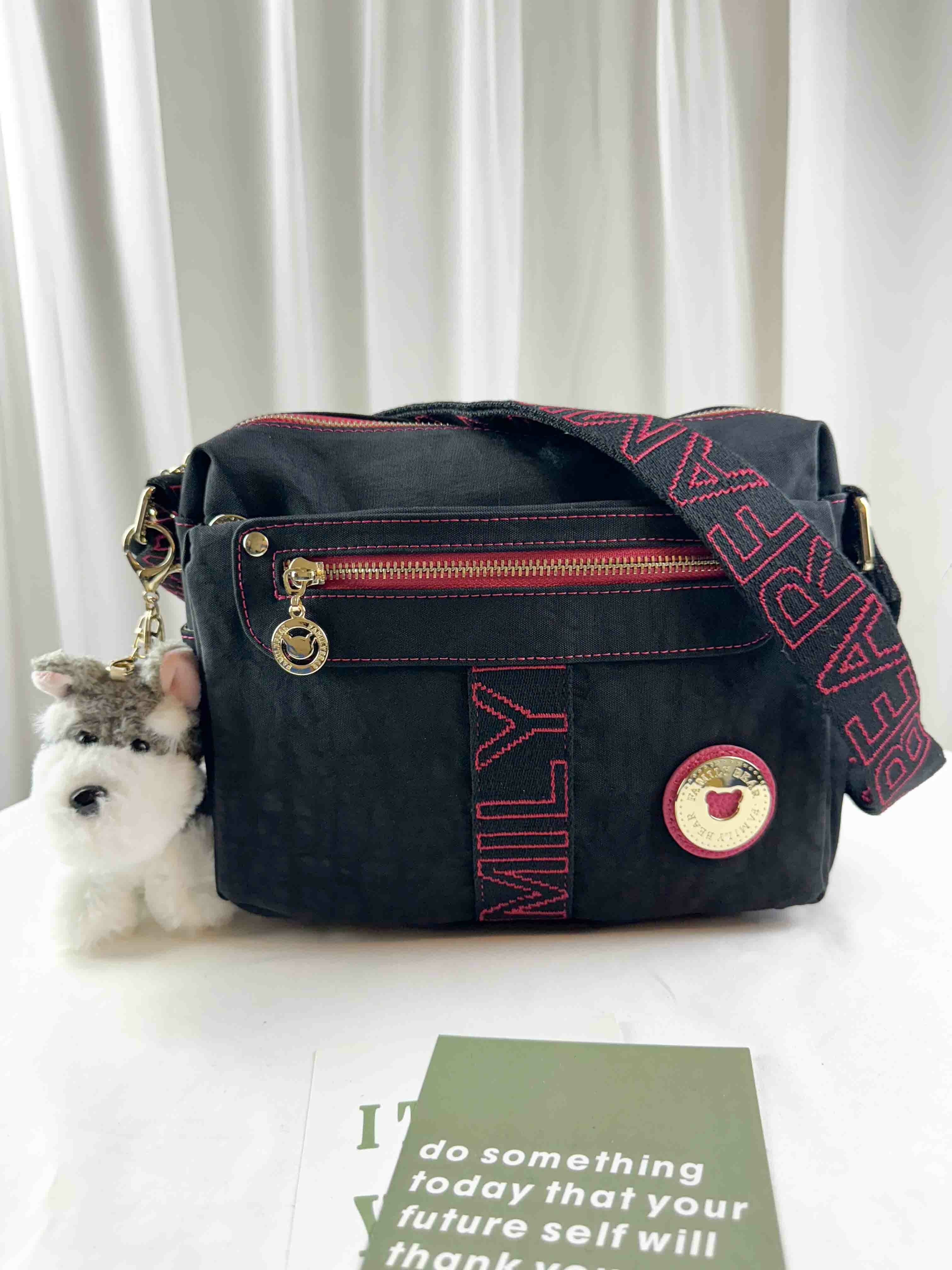 FamilyBear 黑桃織帶防潑水側背包 附兔兔吊飾 #29295