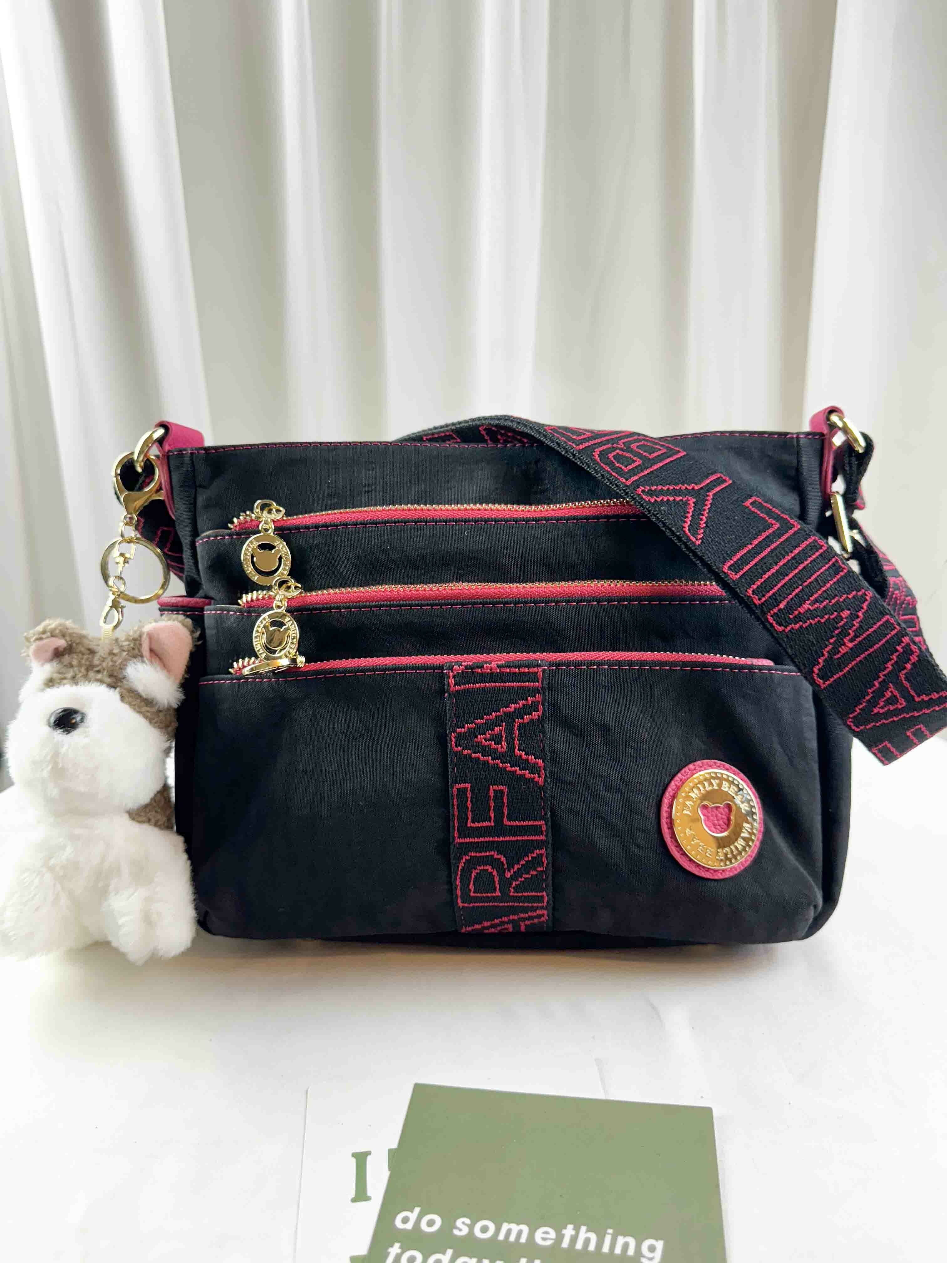 FamilyBear 黑桃織帶防潑水側背包 附兔兔吊飾 #2502