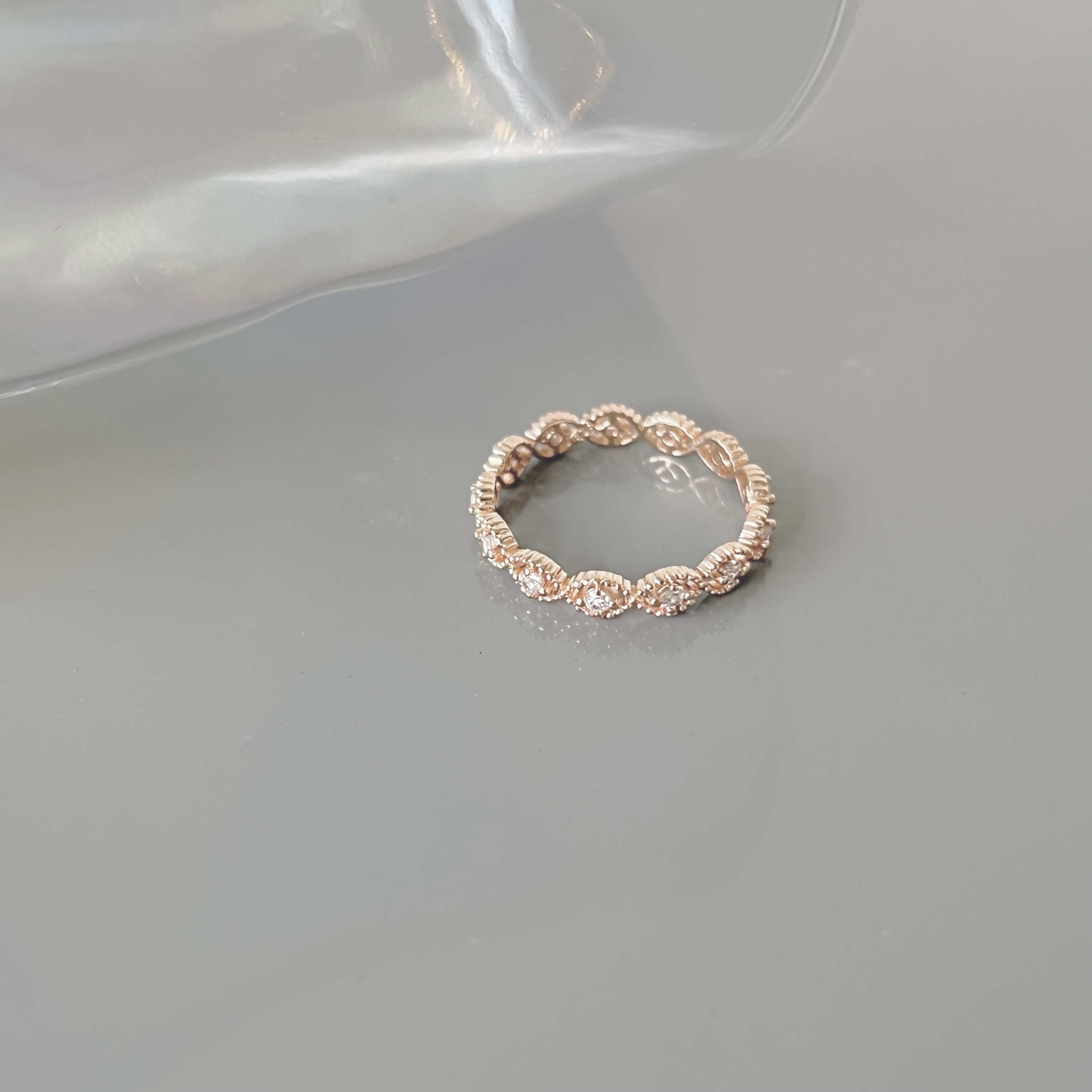 整圈簍空眼形鋯石戒指