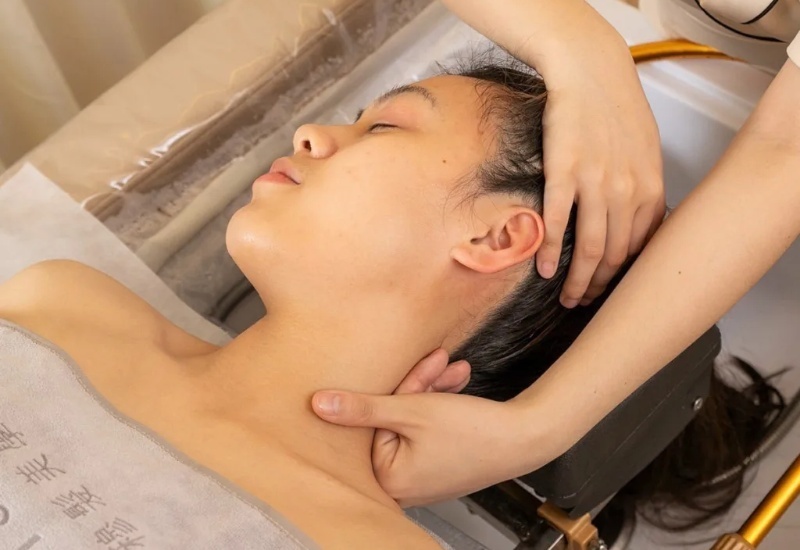 越悅穆髮美學館 肩頸按摩