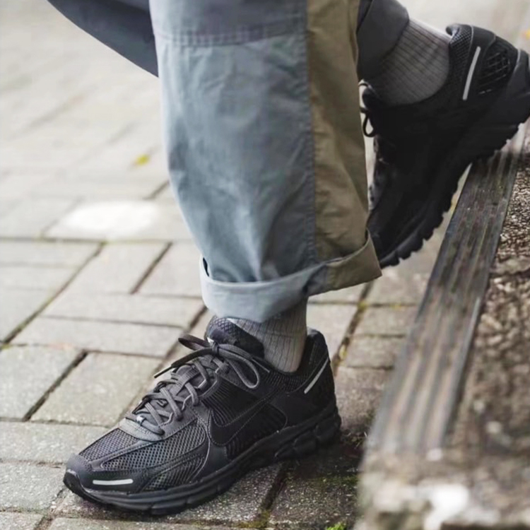 NIKE ZOOM VOMERO 5 "Triple Black" 復古慢跑鞋 男女  BV1358-003