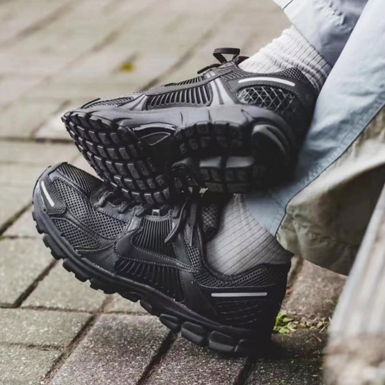 NIKE ZOOM VOMERO 5 "Triple Black" 復古慢跑鞋 男女  BV1358-003
