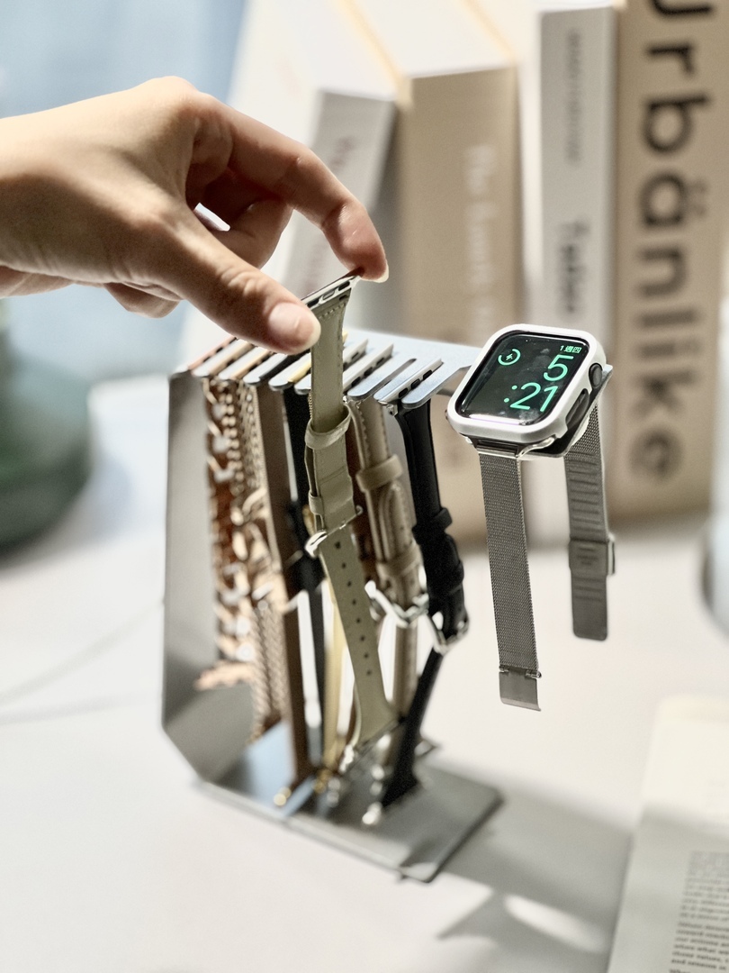 YU 不鏽鋼金屬質感 Apple Watch 收納架【D80】