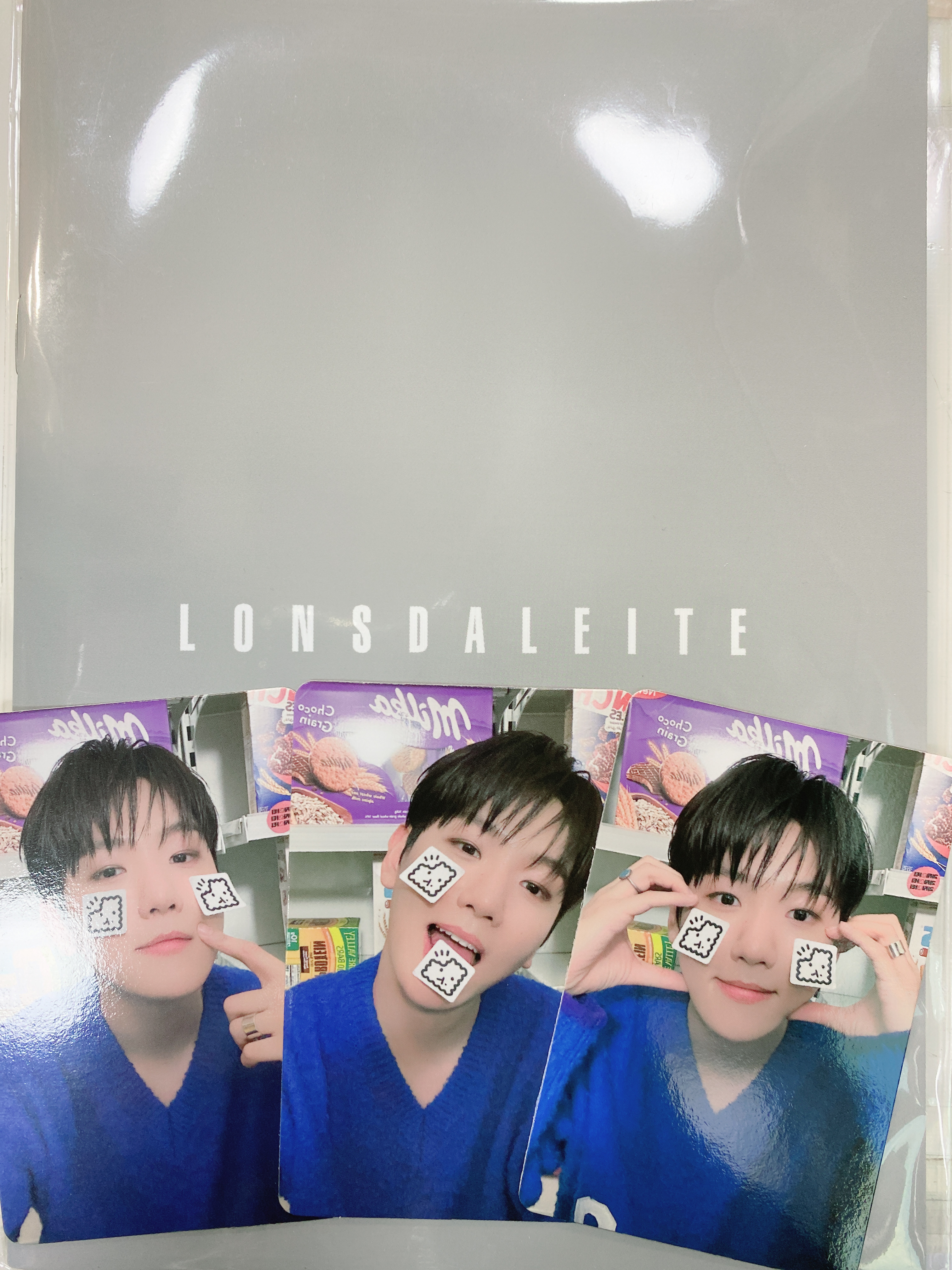 Baekhyun Lonsdaleite Photo Journal + 生日party 電影直播小卡 set