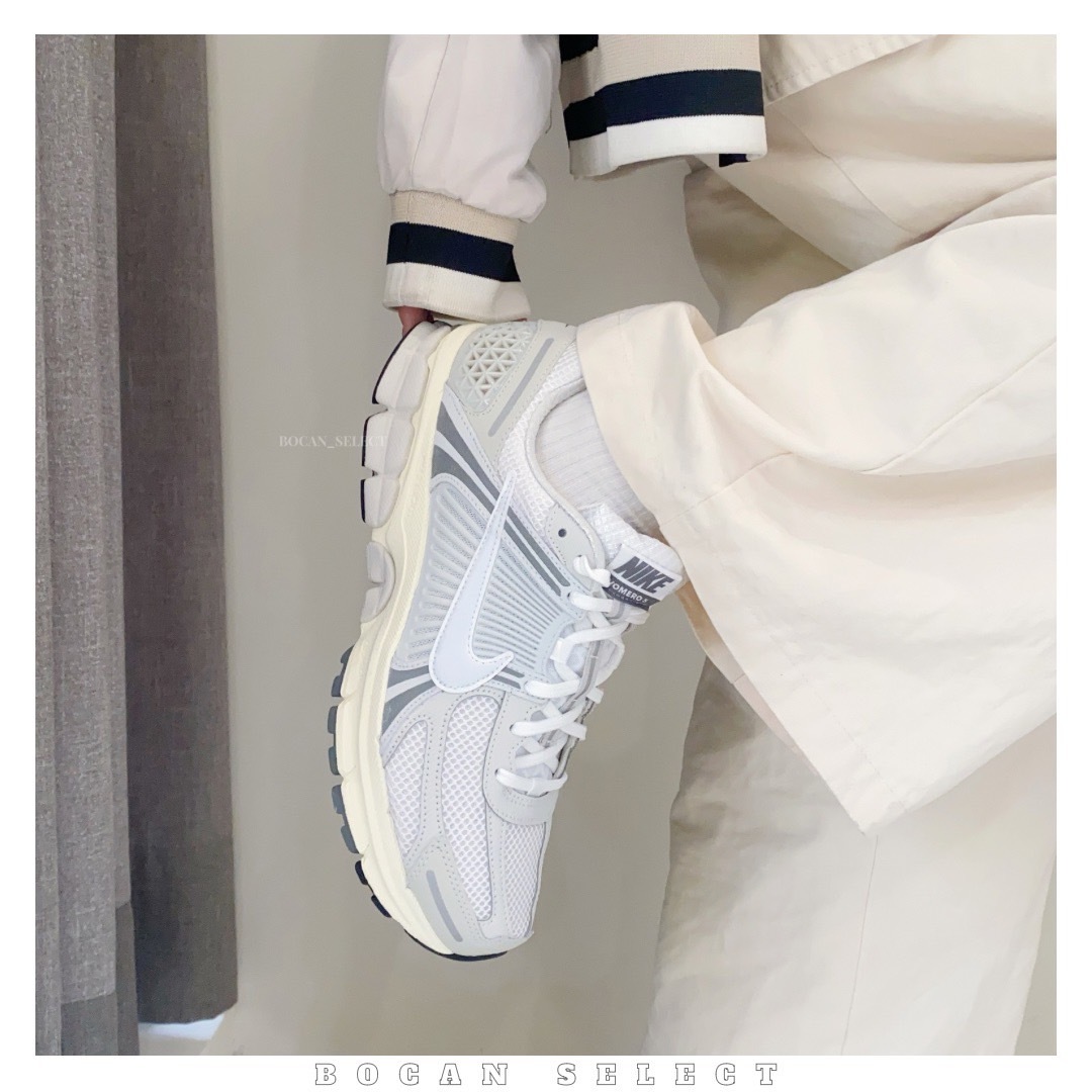 NIKE ZOOM VOMERO 5 “PLATINUM TINT”碳灰白（HF0731-007）