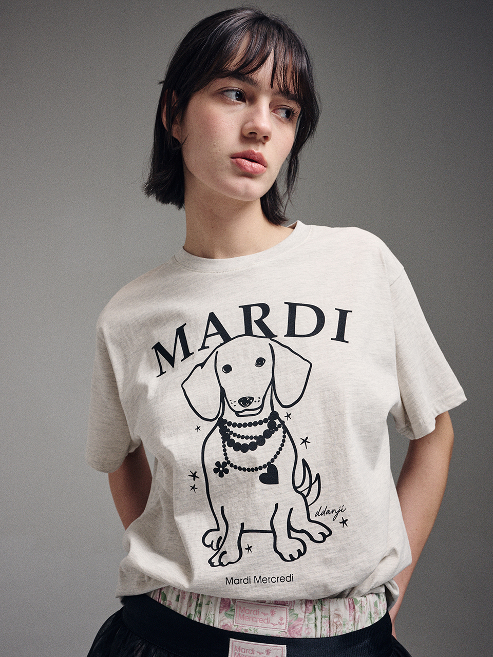 MARDI MERCREDI T-SHIRT SWING THE TAIL DDANJI PEARL NECKLACE ( 4 Colours )