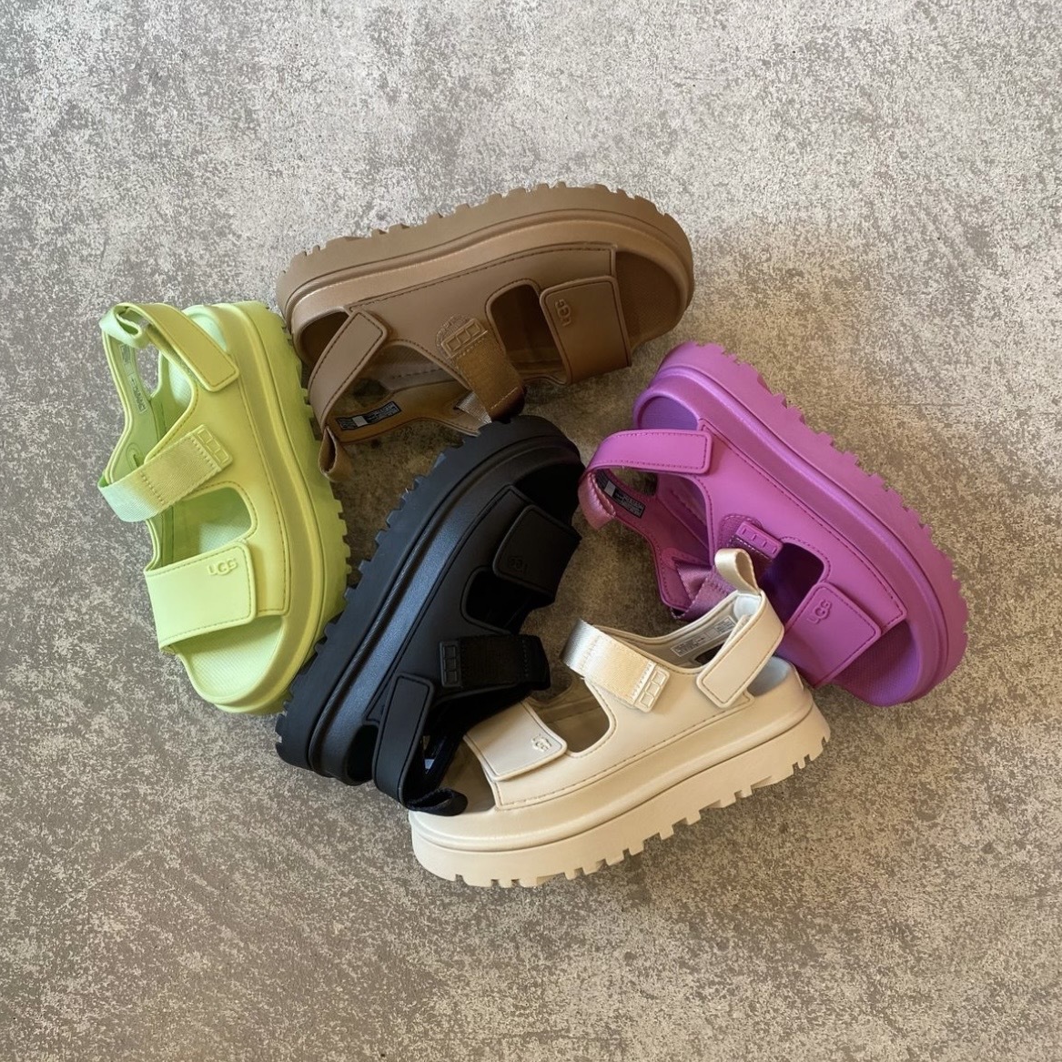<零碼> Size26-UGG GoldenGlow 防水厚底涼鞋 NewJeans Hanni 同款