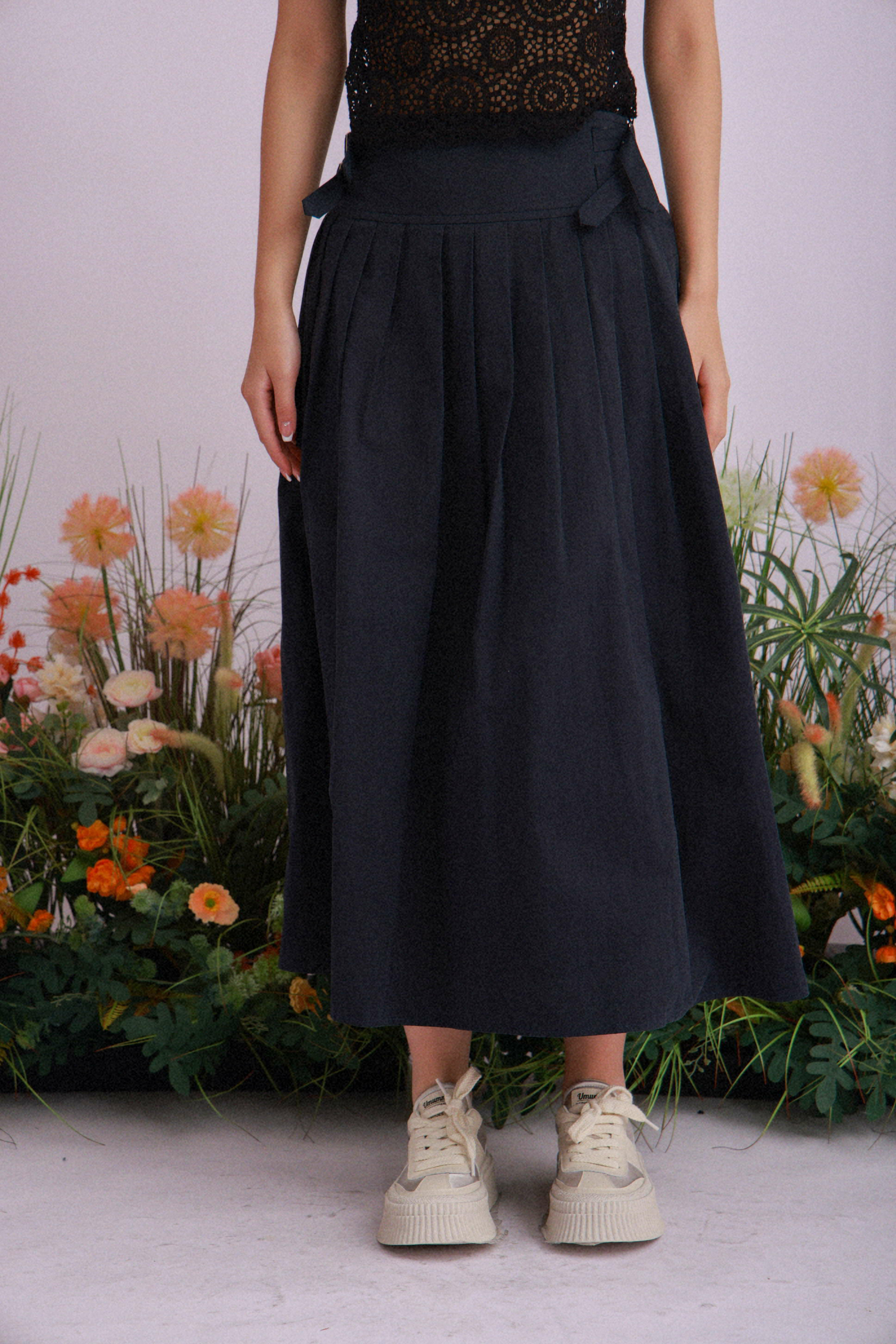 左右雙腰扣百褶裙 (現貨款式）