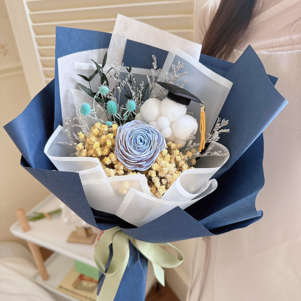 藍天白雲畢業花束