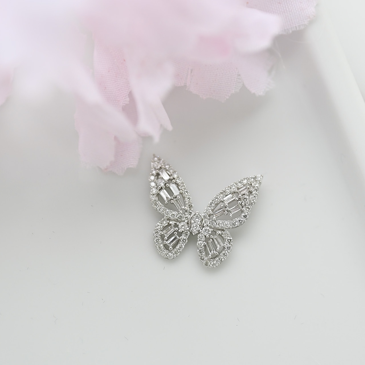 18K Mariposa Diamond Pendant