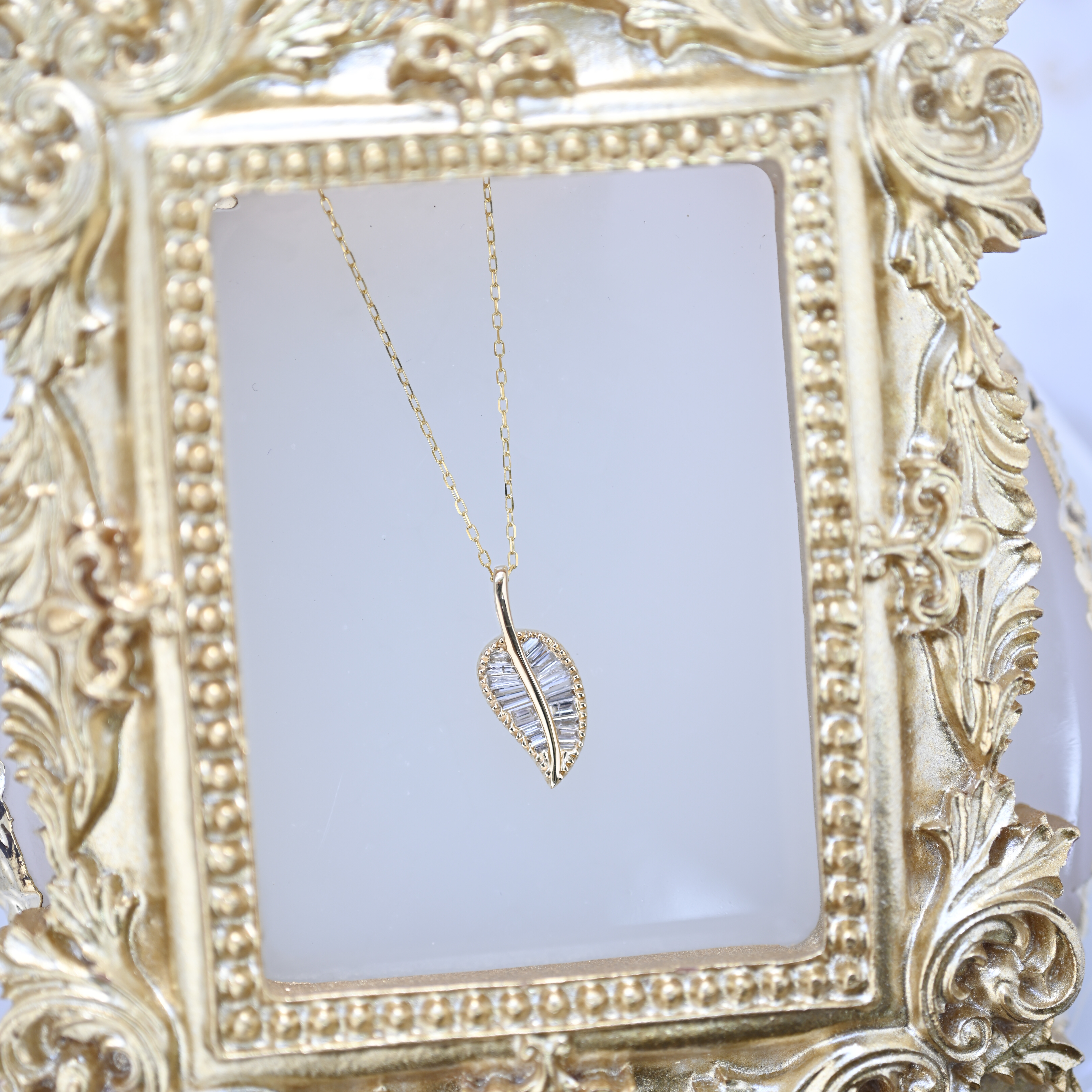 18K Hoja Diamond Necklace