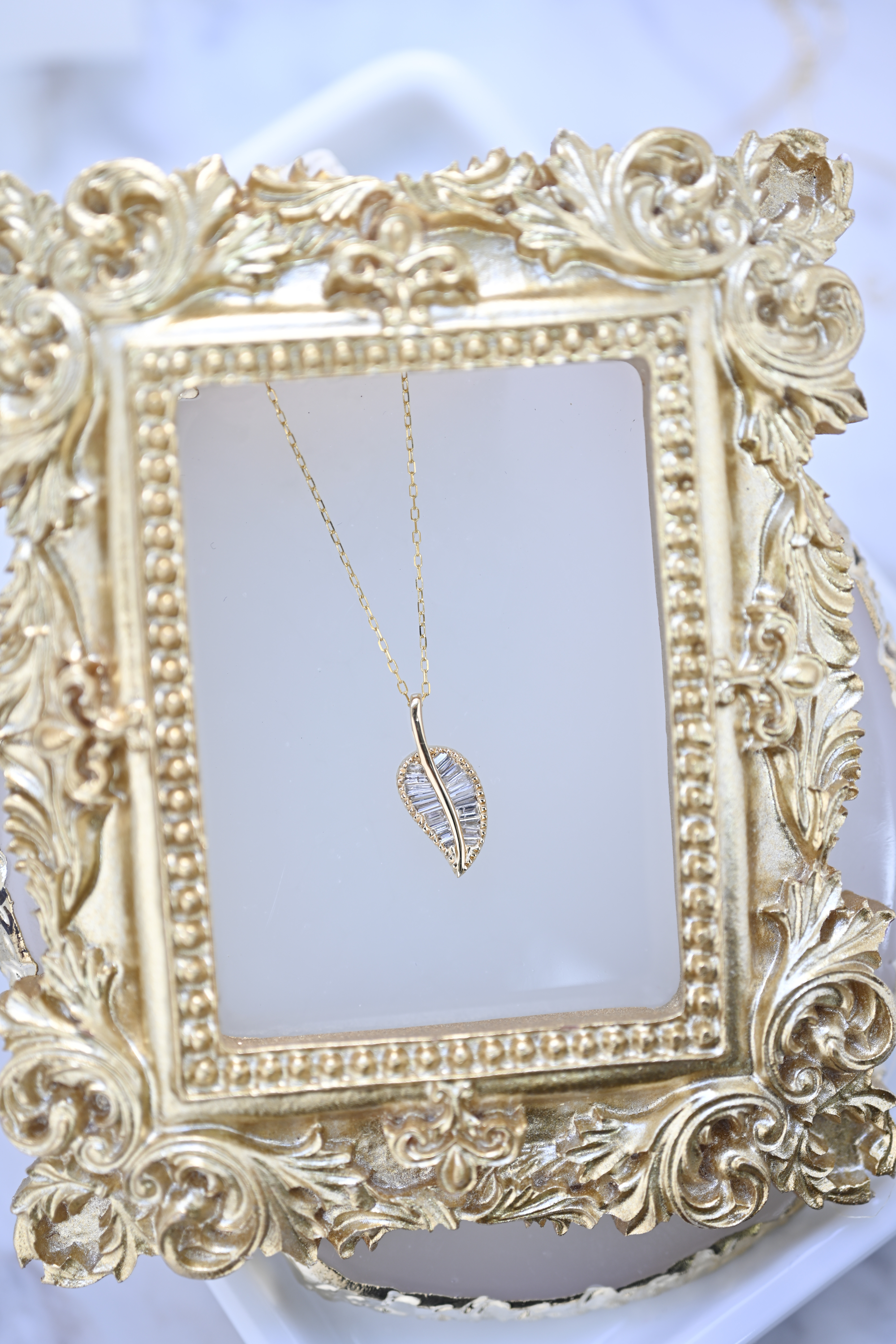 18K Hoja Diamond Necklace