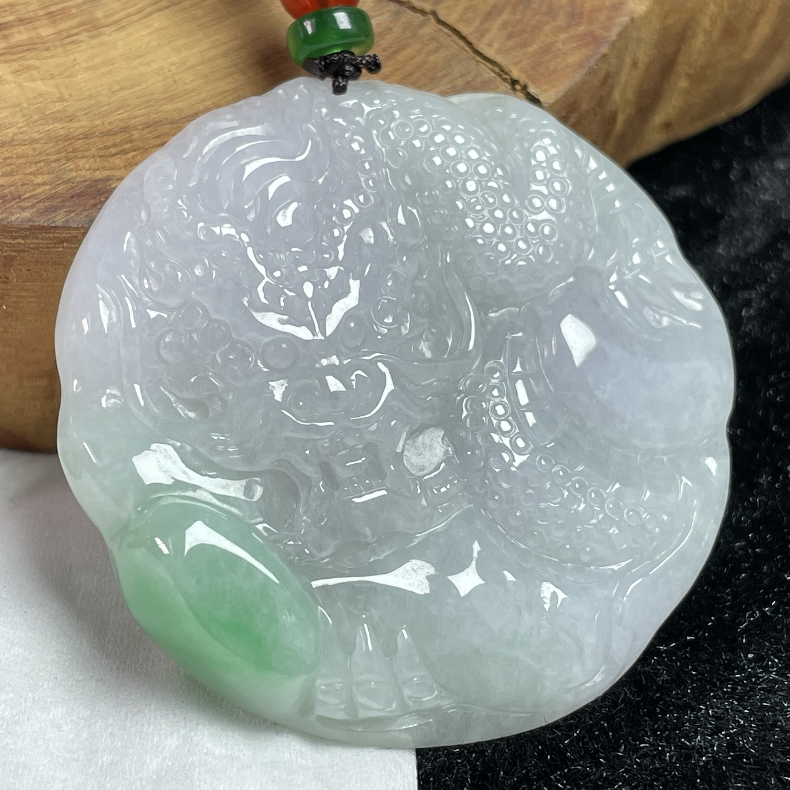 J2217 翡翠冰糯白飄綠龍牌玉墜