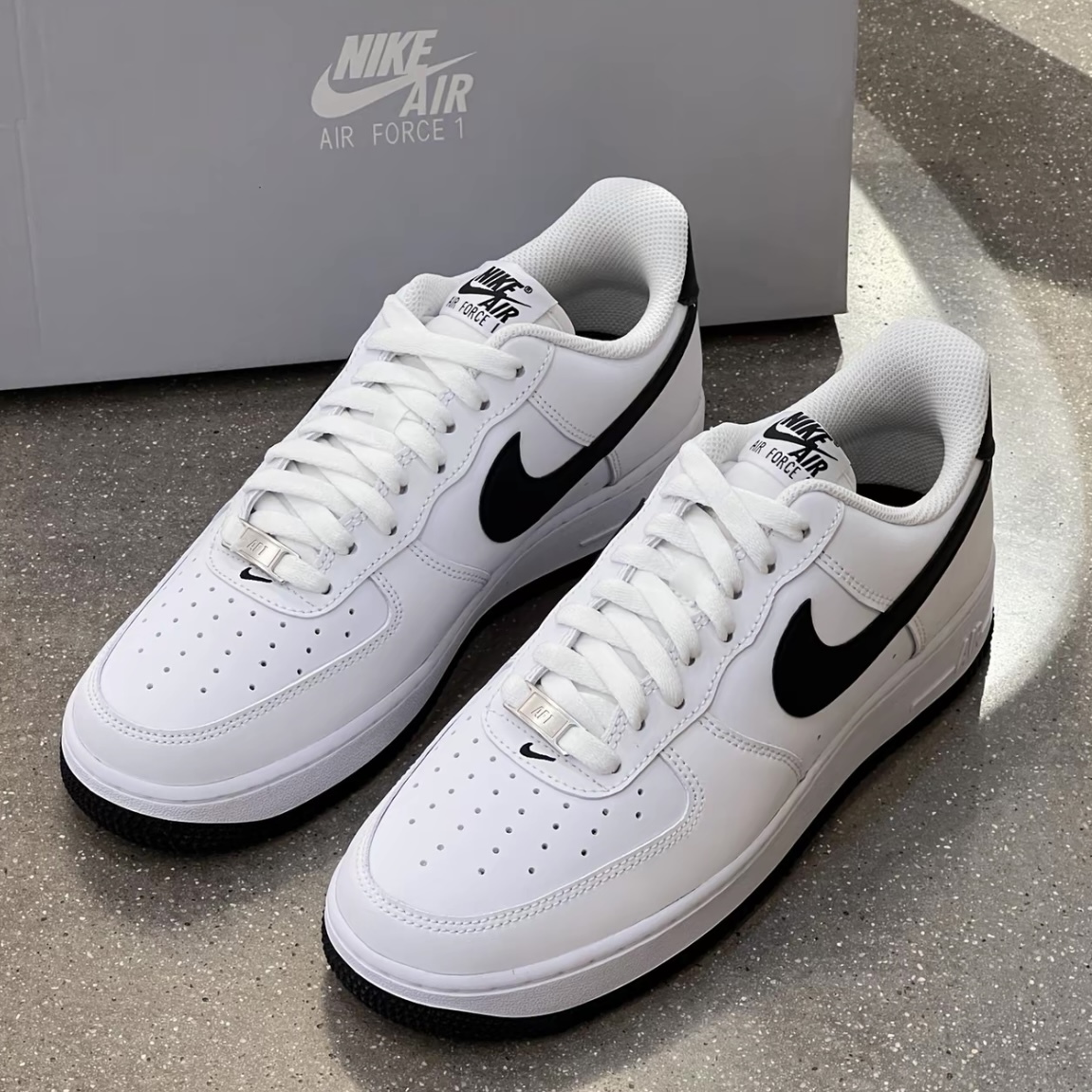 NIKE AIR FORCE 1 LOW 白黑勾 黑底 男款 FQ4296-101