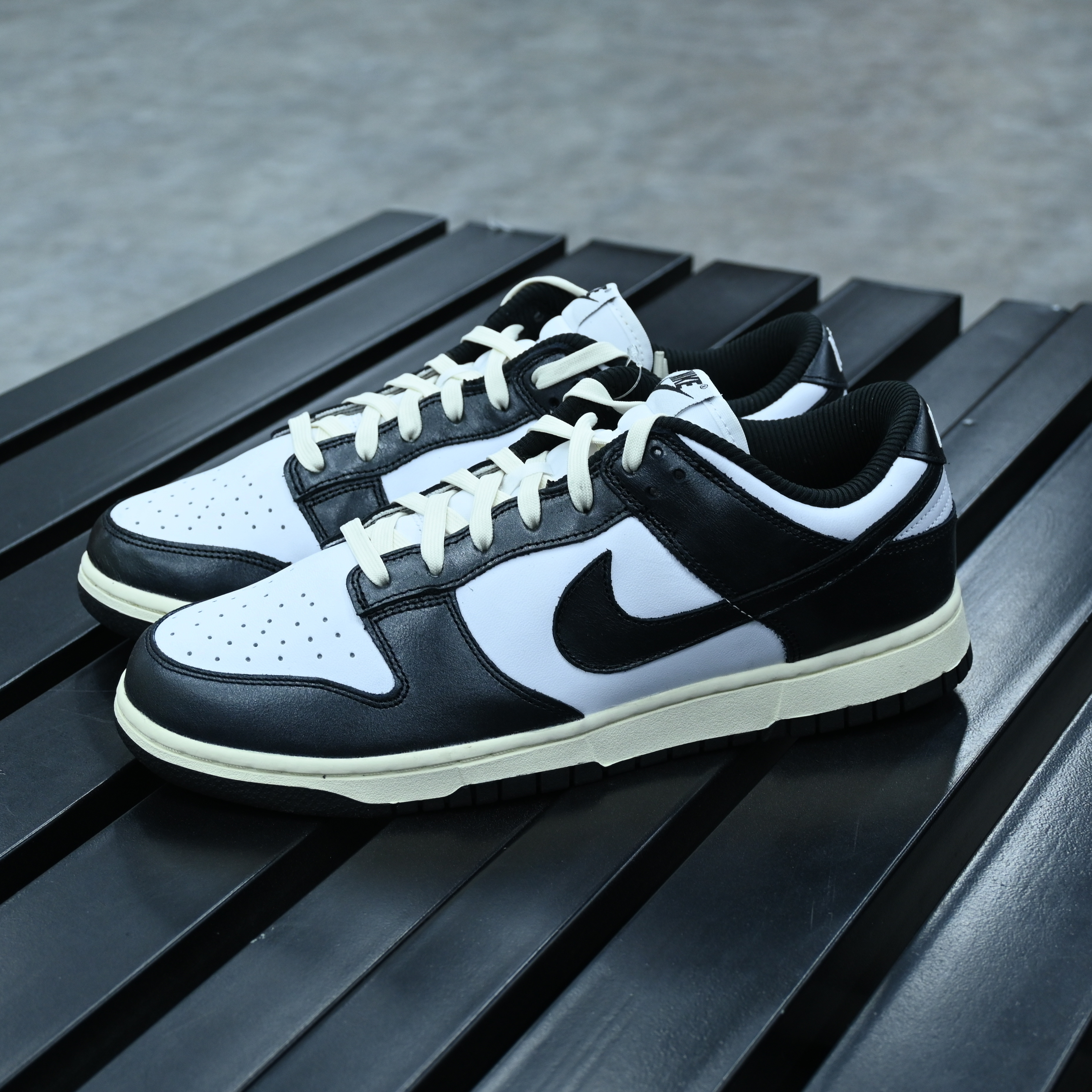 Nike Wmns Dunk Low Vintage Panda FQ8899-100
