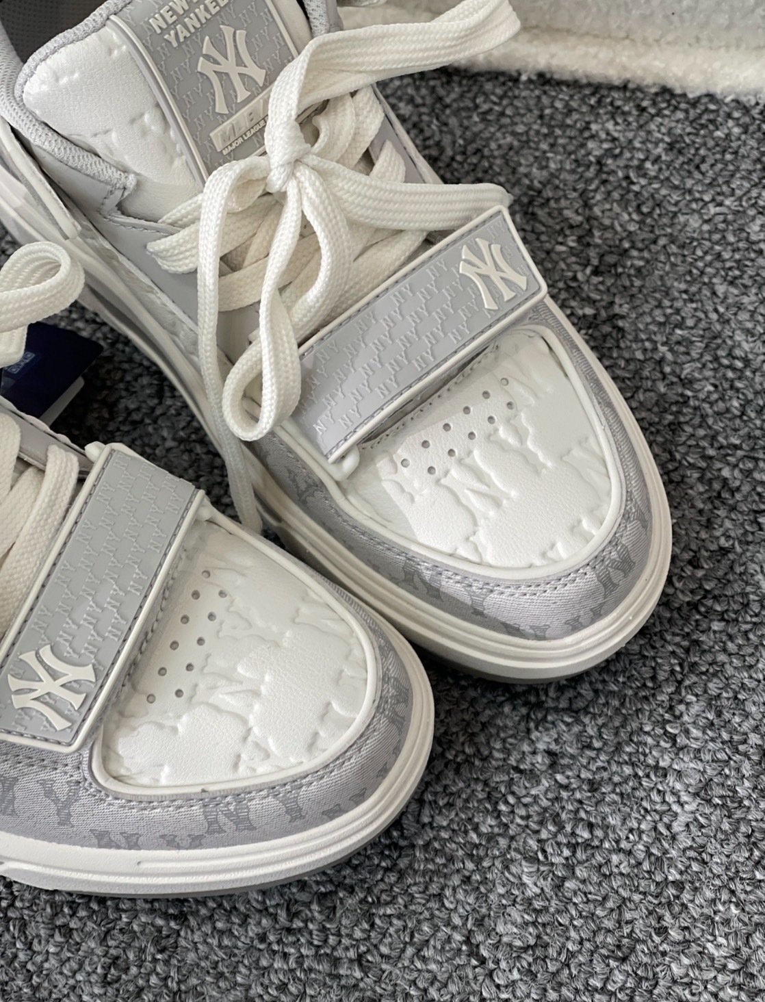 MLB 紐約洋基隊 灰 白 老花 印花 滿版 老爹鞋 學長鞋 男女款 /預購