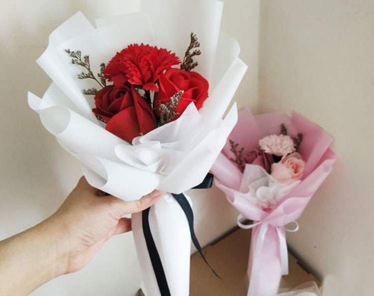 康乃馨玫瑰花束