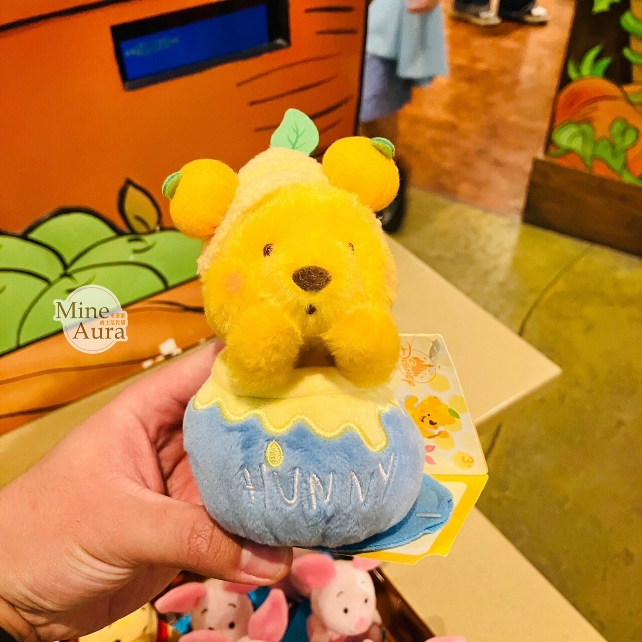 春日系列 小熊維尼 Winnie the Pooh 蜂蜜罐造型 磁鐵 坐肩 絨毛 娃娃 公仔 -香港迪士尼樂園