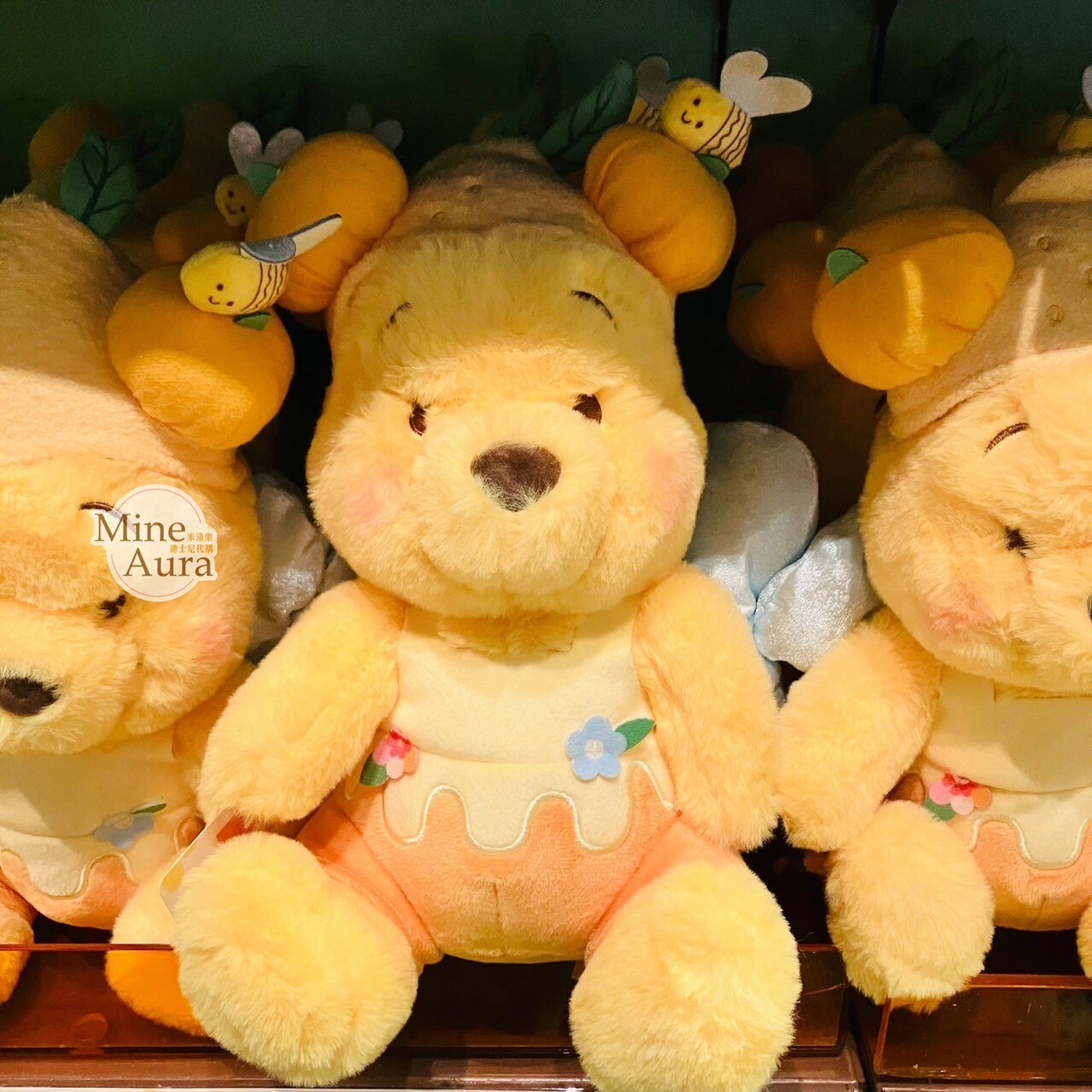 春日系列 小熊維尼 Winnie the Pooh 坐姿 娃娃 玩偶 -香港迪士尼樂園