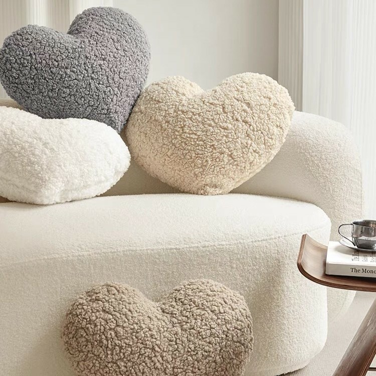 《3946》經典純色愛心毛絨抱枕靠枕