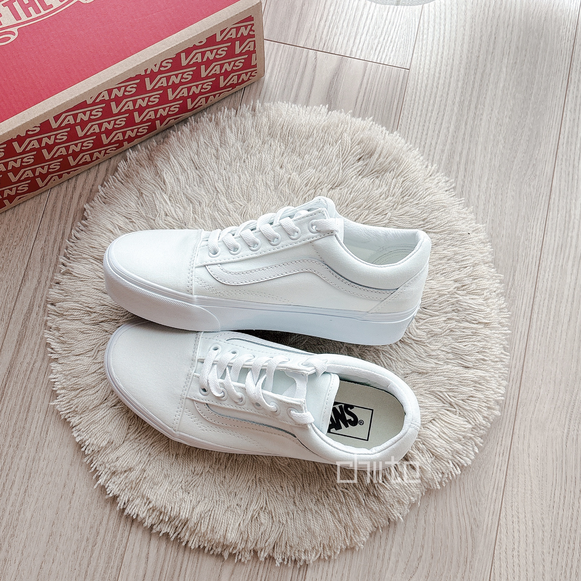 VANS OLD SKOOL 厚底小白鞋