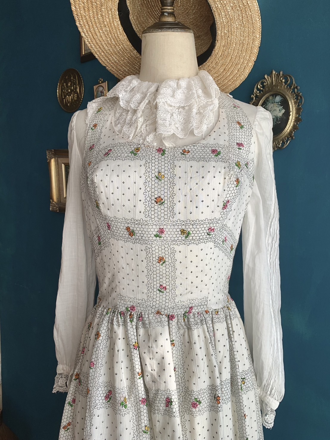 Vintage Dress/古著掛脖式背後簍空蛋糕襬洋裝