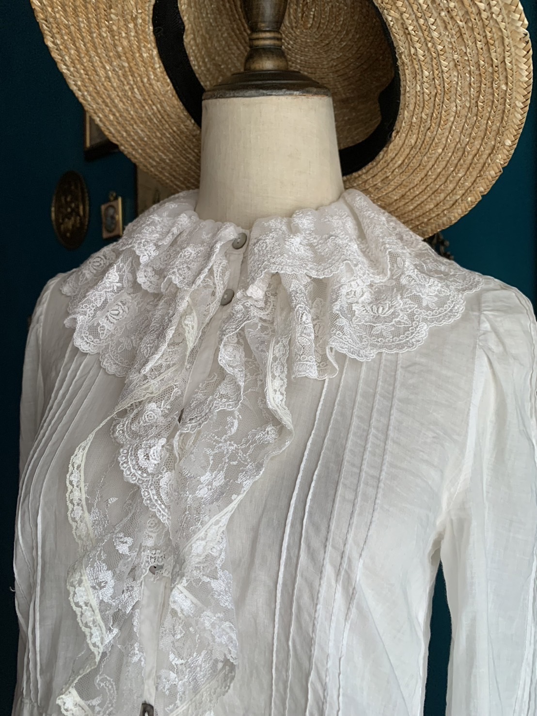 Shirt / 雙層蕾絲荷葉領襯衫