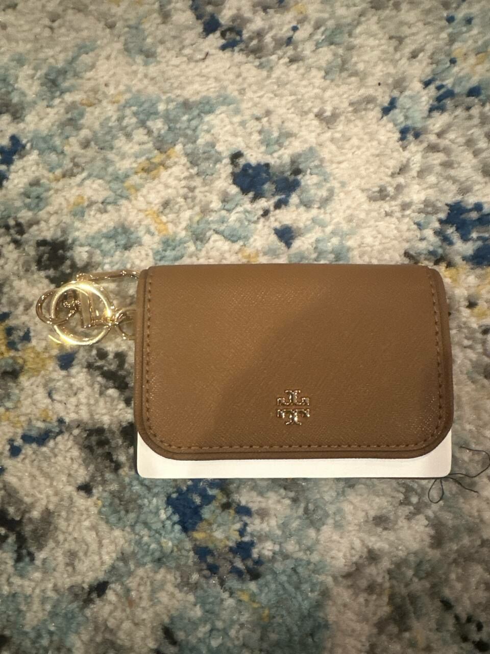 [S] TORY BURCH 157146-909 EMERSON FLAP CARD CASE,MOOSE, 196133922644 (STB529)