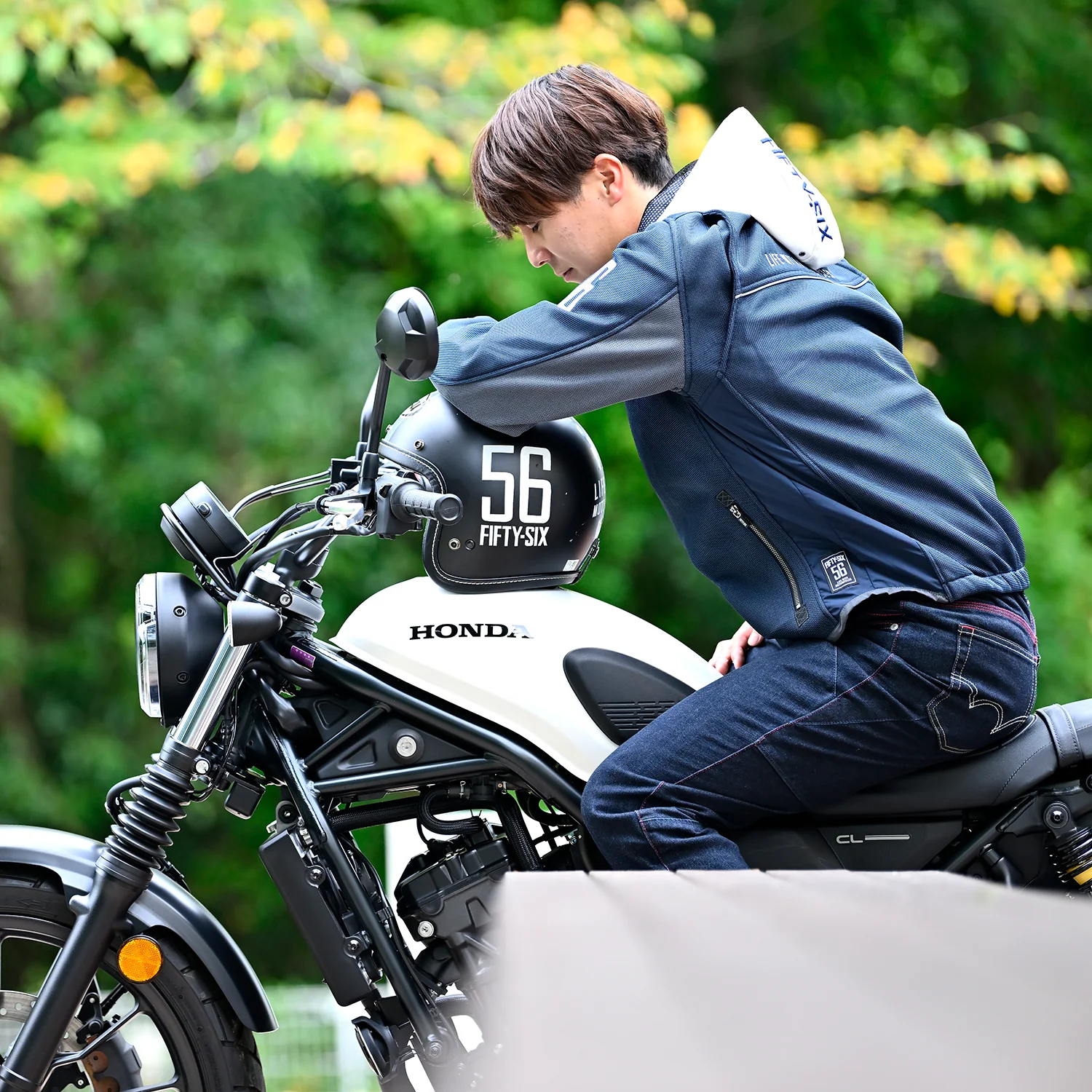 56DESIGN 騎士網眼外套，全網眼高透氣與安全護具，夏日通勤與休閒穿搭首選