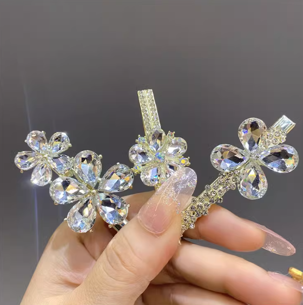 [4 FOR RM10] Super Sparkly Crystal Flower Hair Clip
