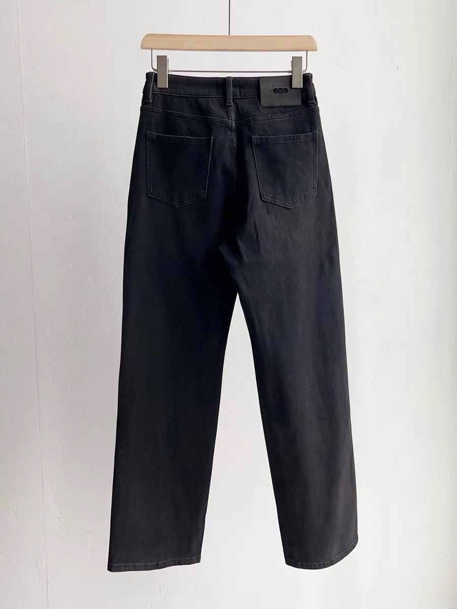 高彈力棉水洗直筒牛仔褲(洞洞皮標)