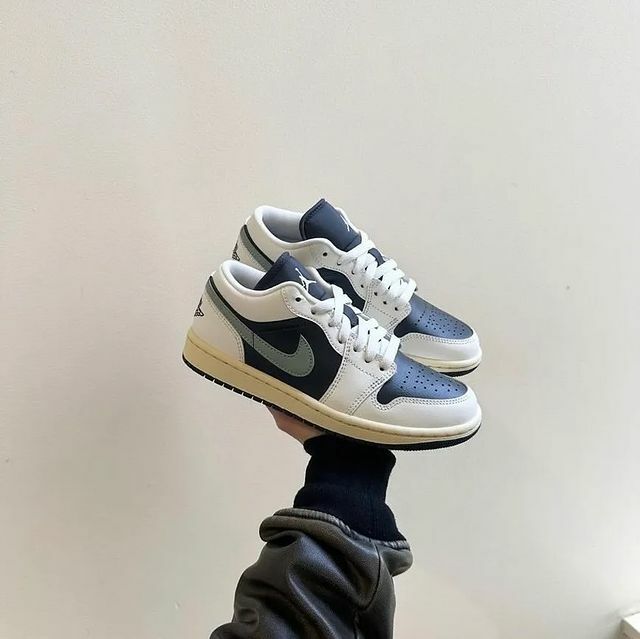 NIKE AIR JORDAN 1 AJ1 奶油底 黑綠 莫蘭迪綠 倒勾平民版 女鞋 DC0774-001 / 現貨