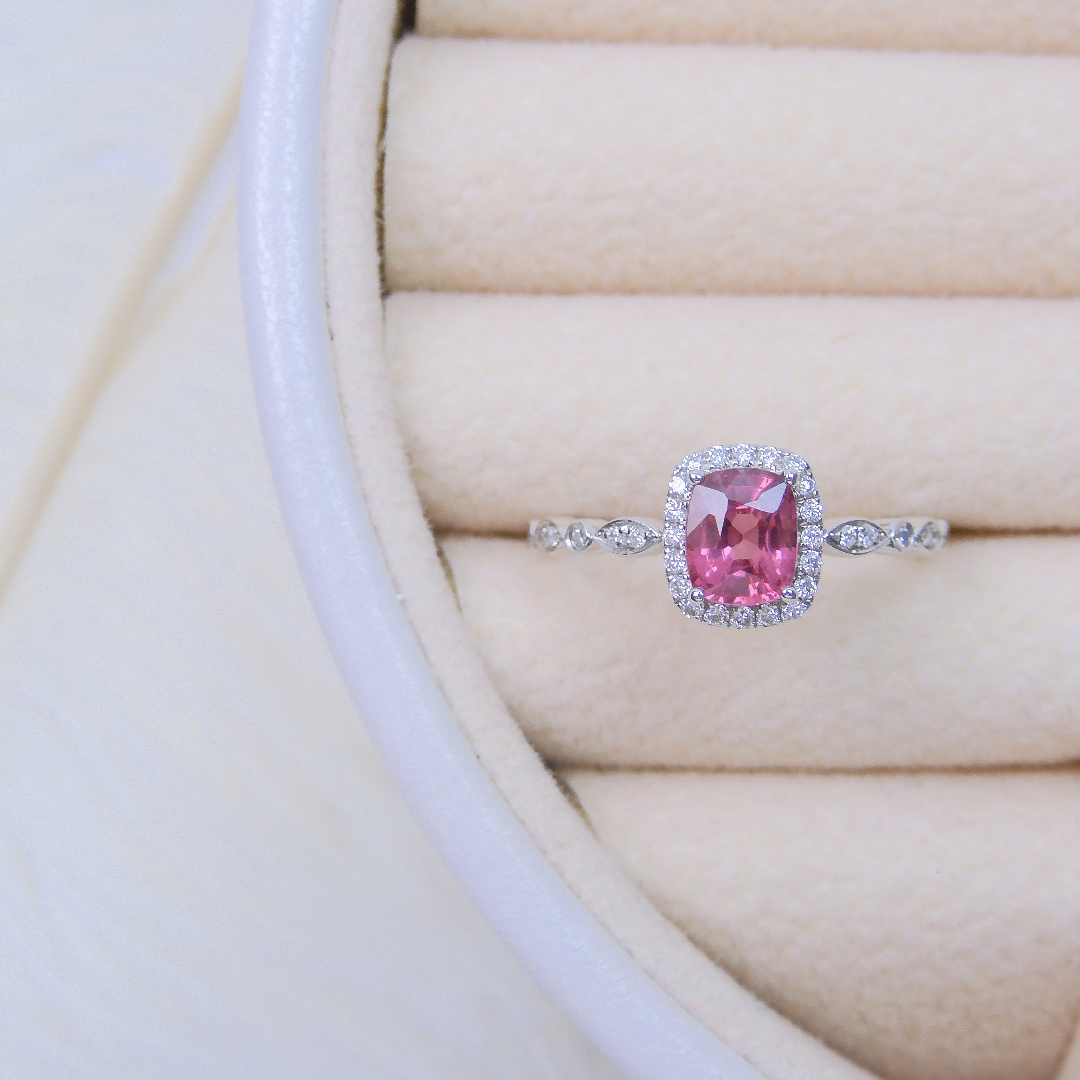 18K金 0.72ct 尖晶石戒指