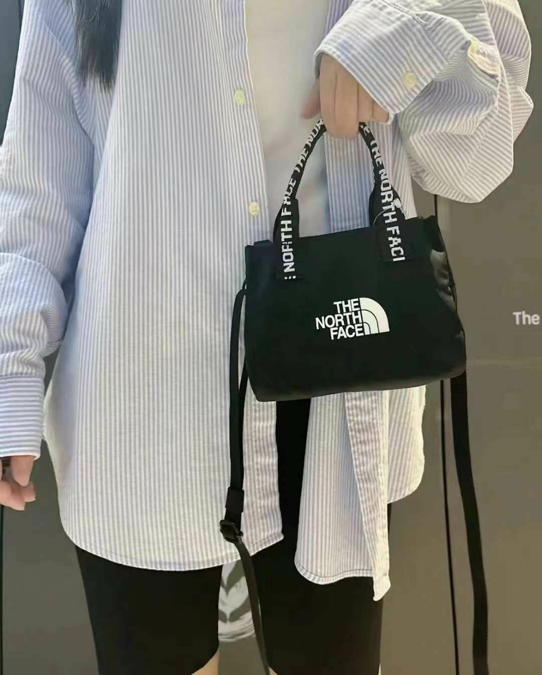 【預購】The North Face Z040511 迷你斜孭袋