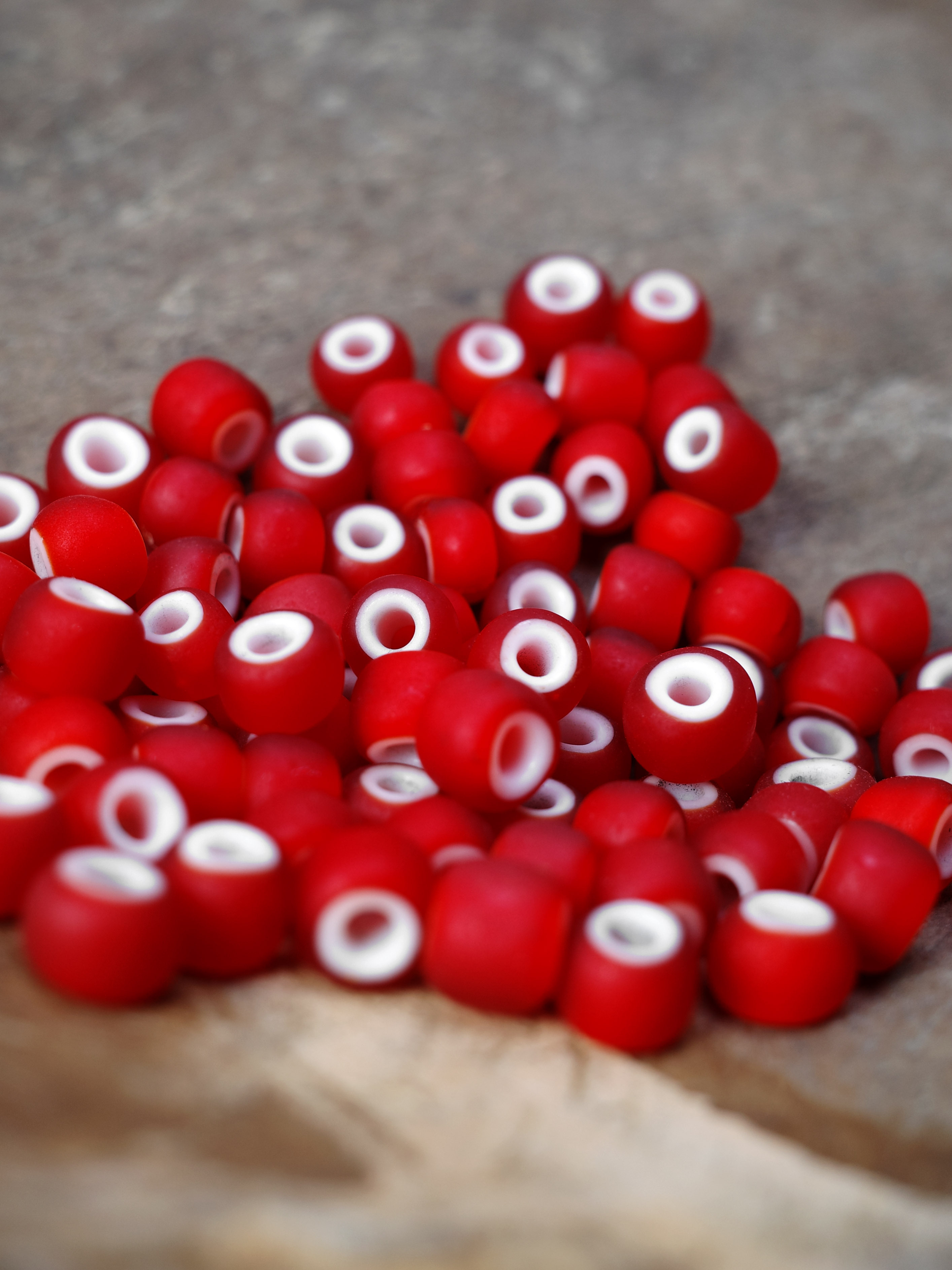 白芯霧面紅珠 / 隔珠