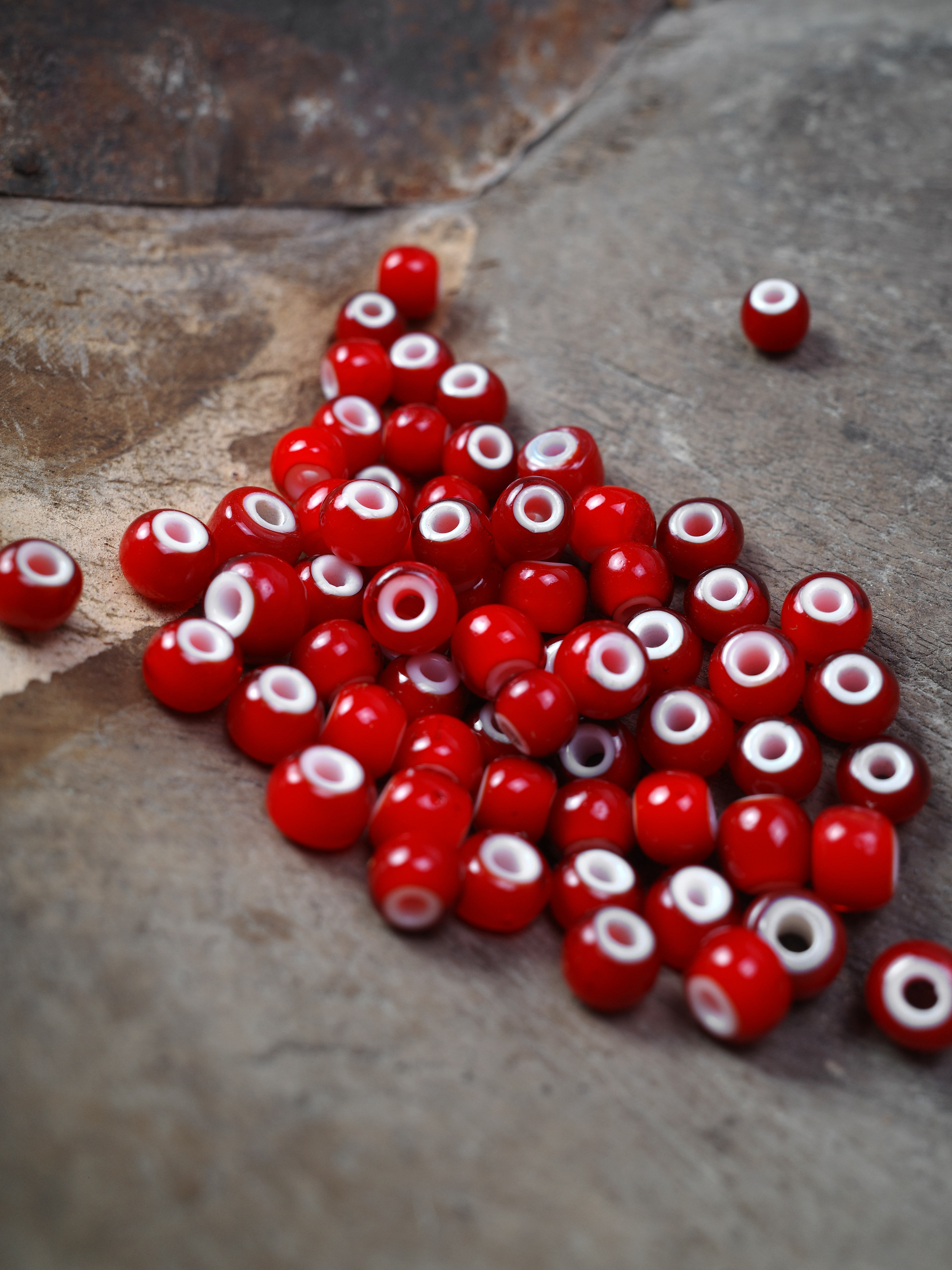 白芯紅珠 / 隔珠