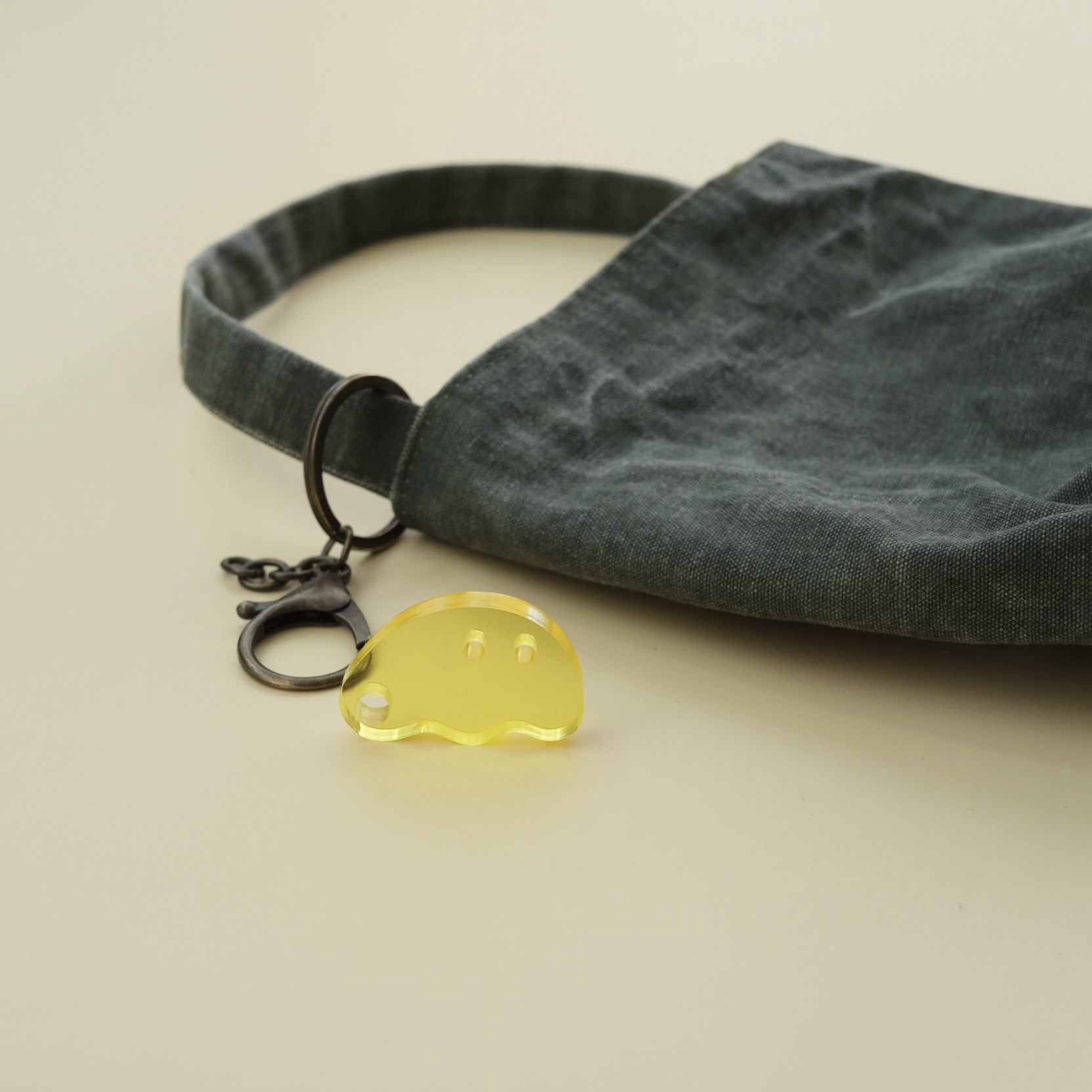 歐姆蛋 不明物體 5mm壓克力掛飾 透明黃 ｜一分之一工作室 台灣