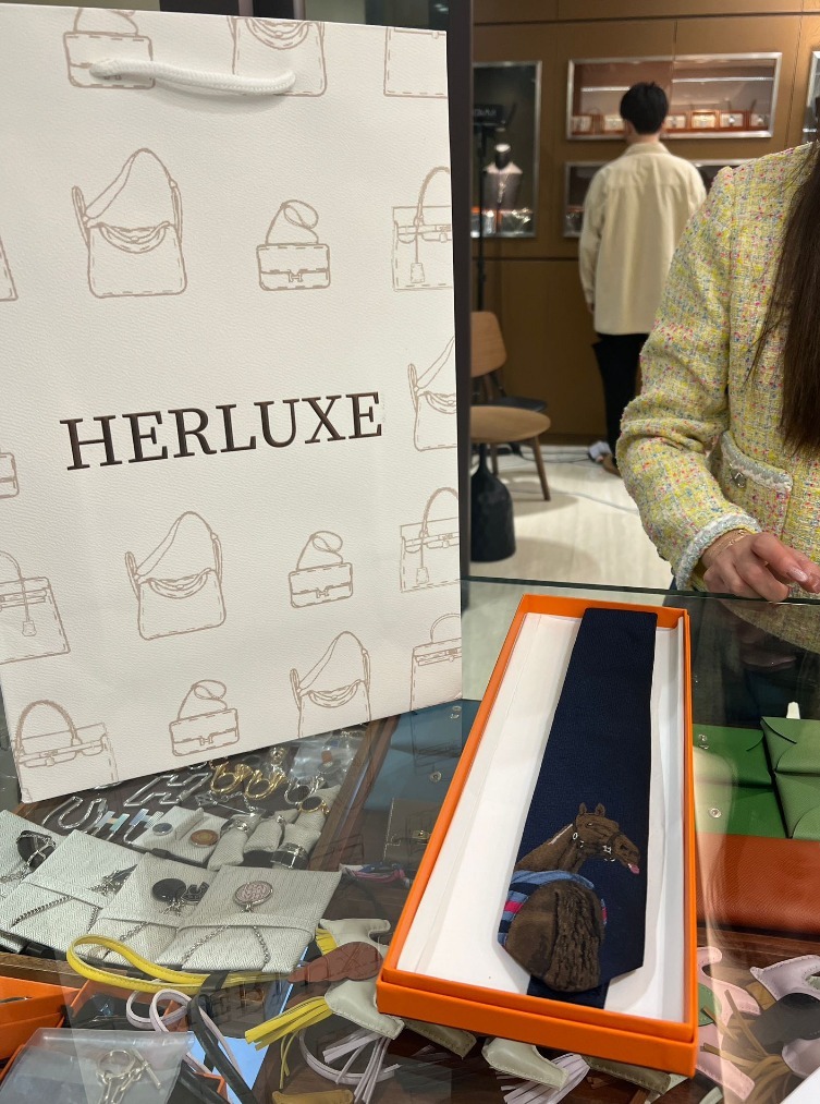 【 感謝支持 】爽快靚靚揀咗馬頭圖案tie送朋友🎉 相信佢收到呢份禮物會好開心❤多謝你嘅支持🫶