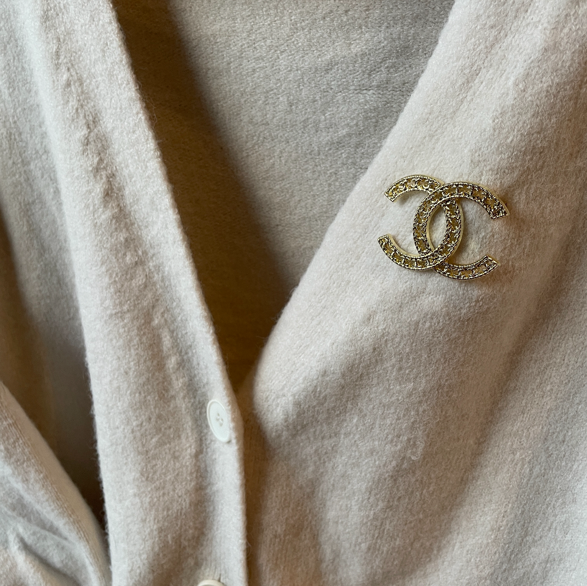 18k小雙c 重磅一體金框定製胸針