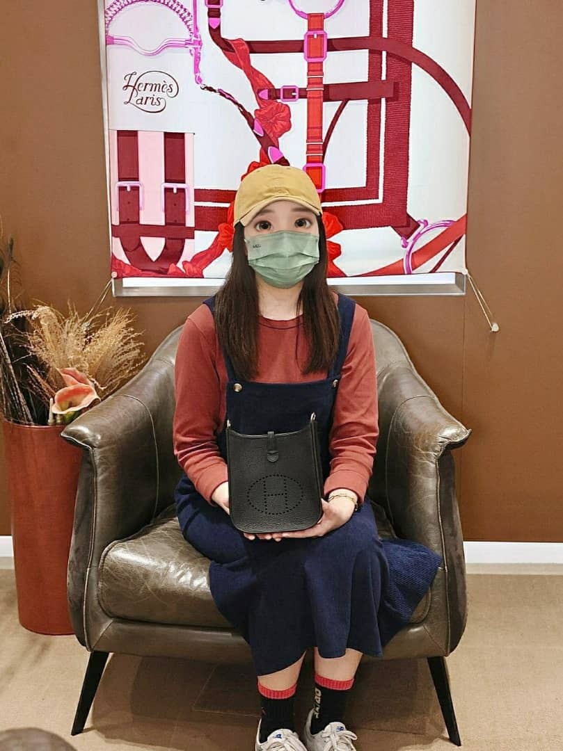 【 感謝支持 】爽快靚靚來pick up mini E 黑銀🖤🔗 見到實物好滿意❤️ 非常開心帶走心頭好🤗 多謝你嘅支持與信任🫶💪