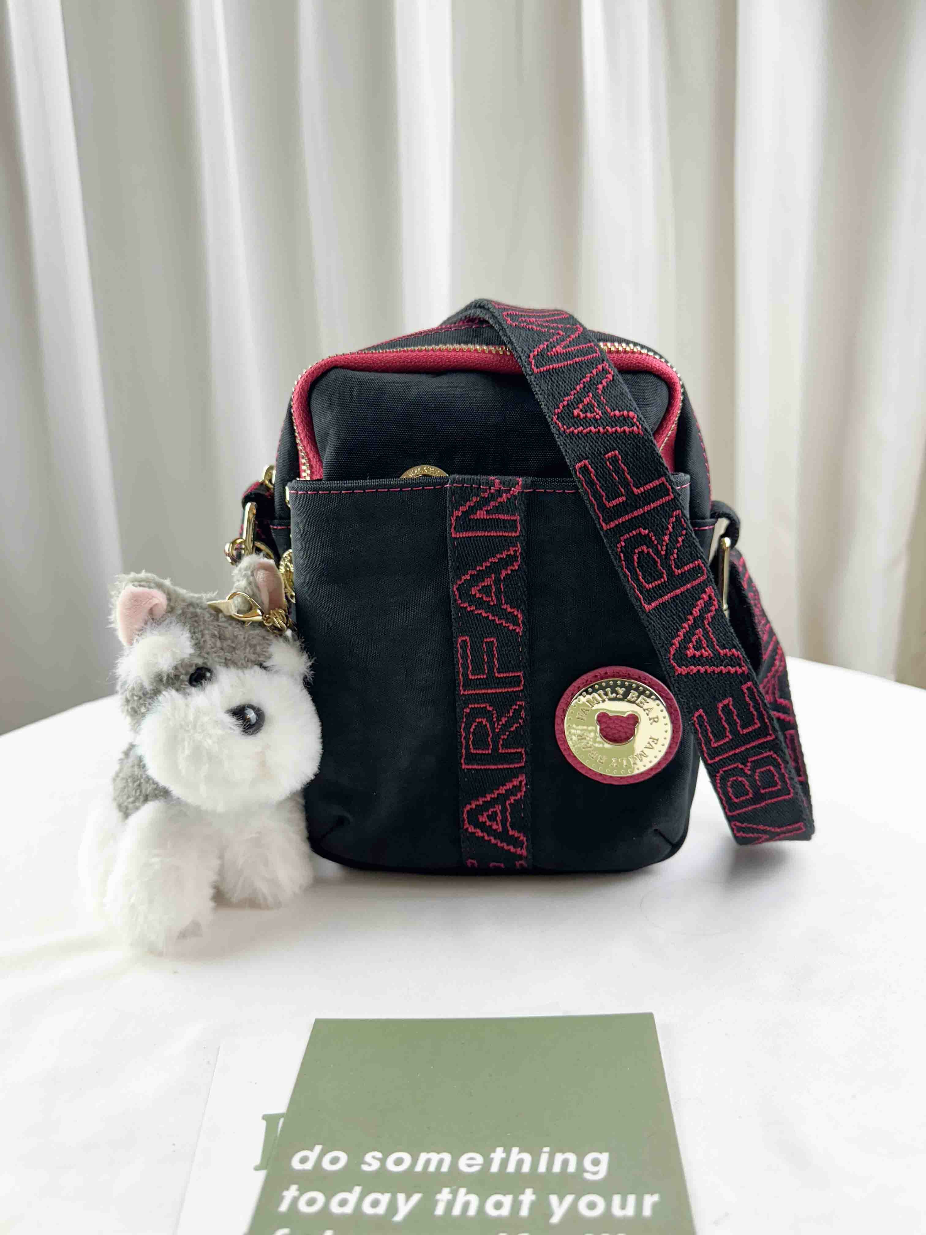 FamilyBear 黑桃織帶防潑水防潑水側背包 附兔兔吊飾 #2499